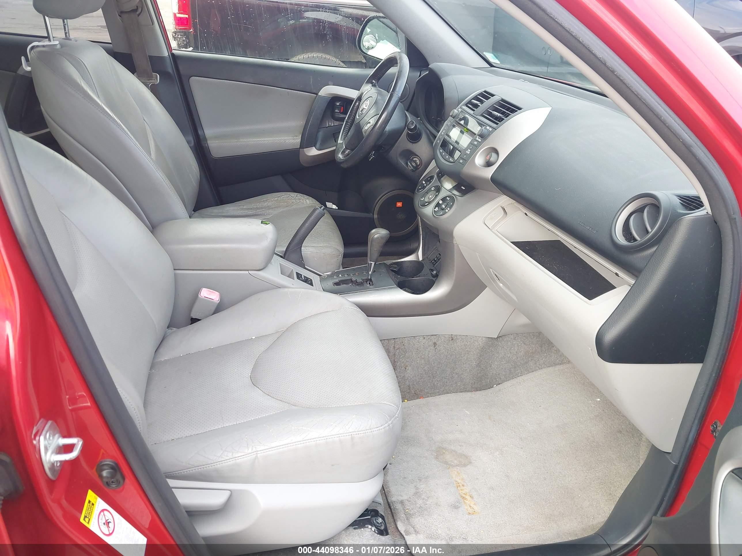 TOYOTA RAV4 image 5