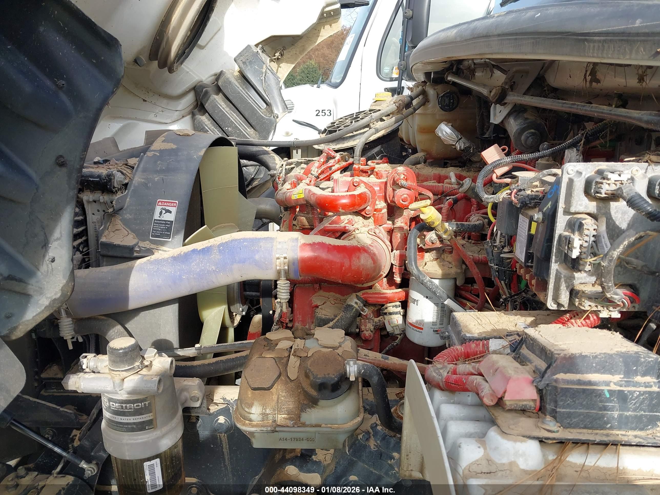FREIGHTLINER M2 image 10