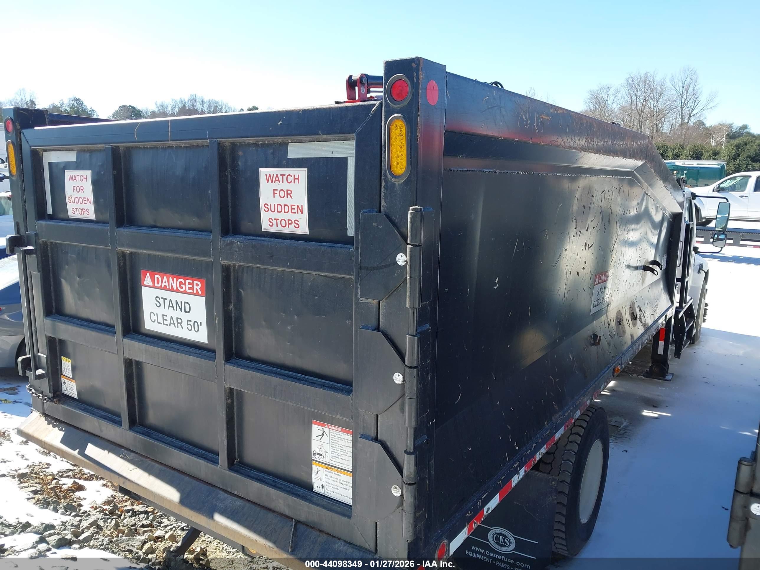 FREIGHTLINER M2 image 4