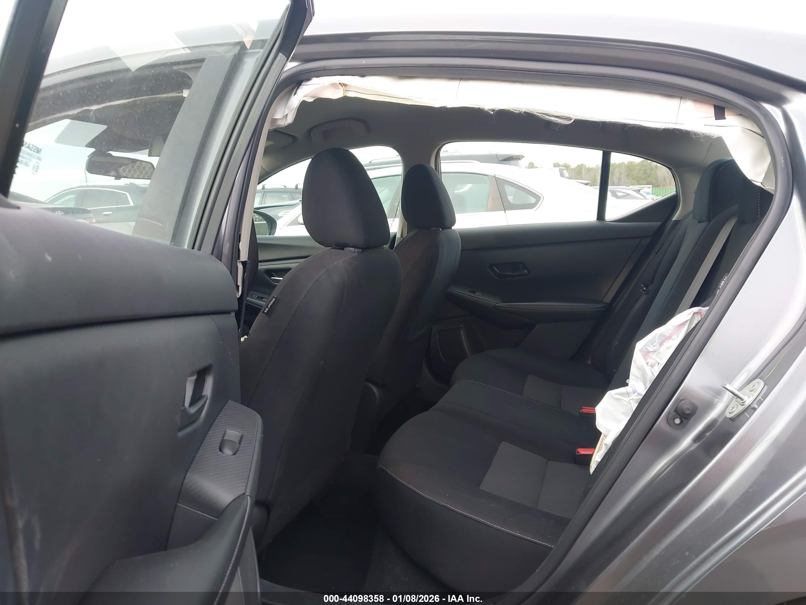 NISSAN SENTRA image 8