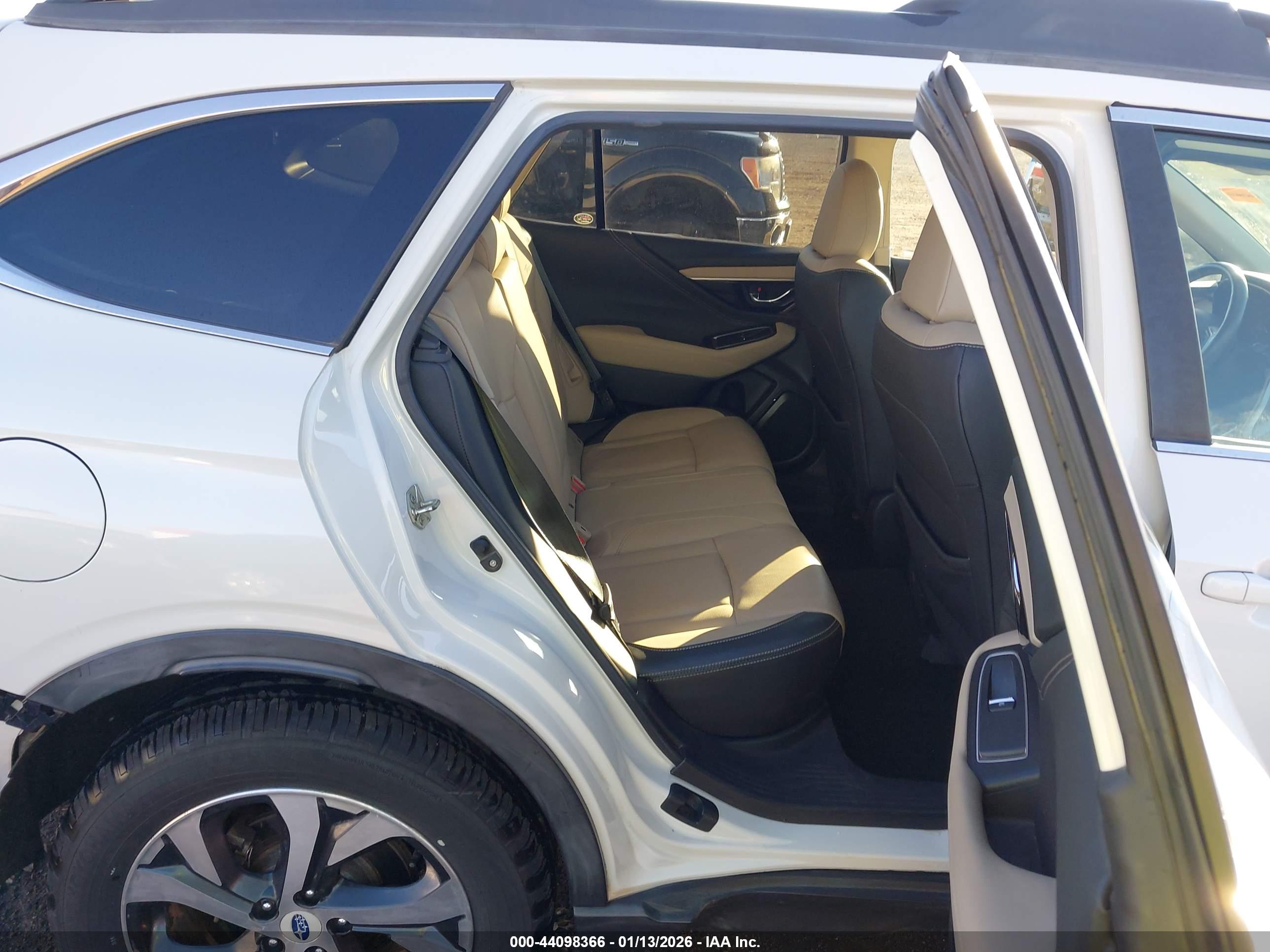 SUBARU OUTBACK image 8