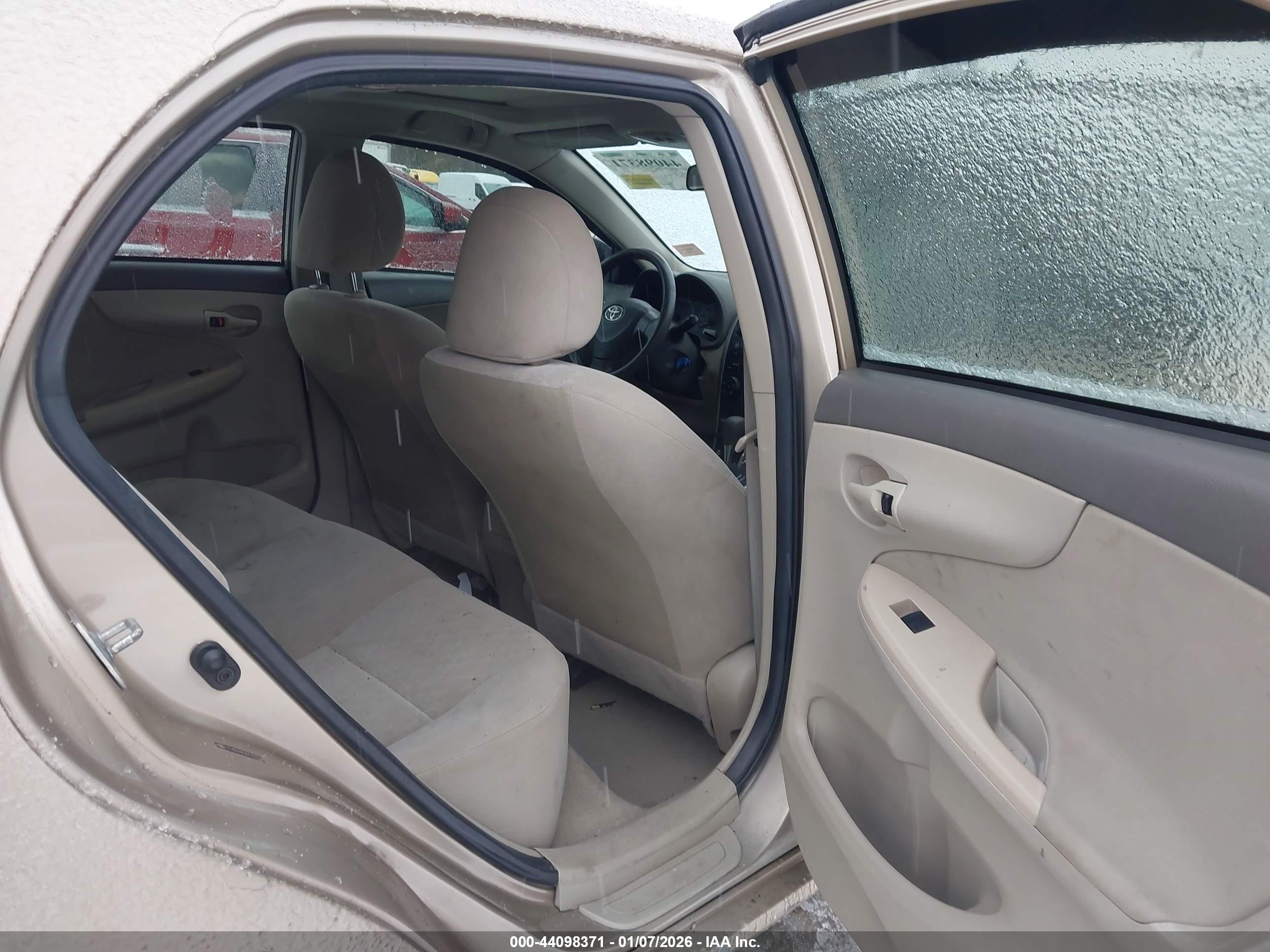 TOYOTA COROLLA image 8