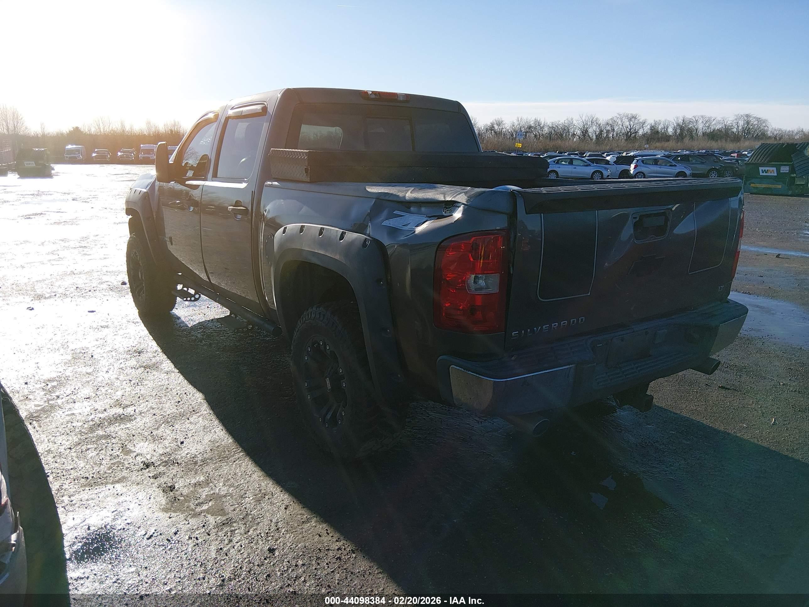 CHEVROLET SILVERADO image 3