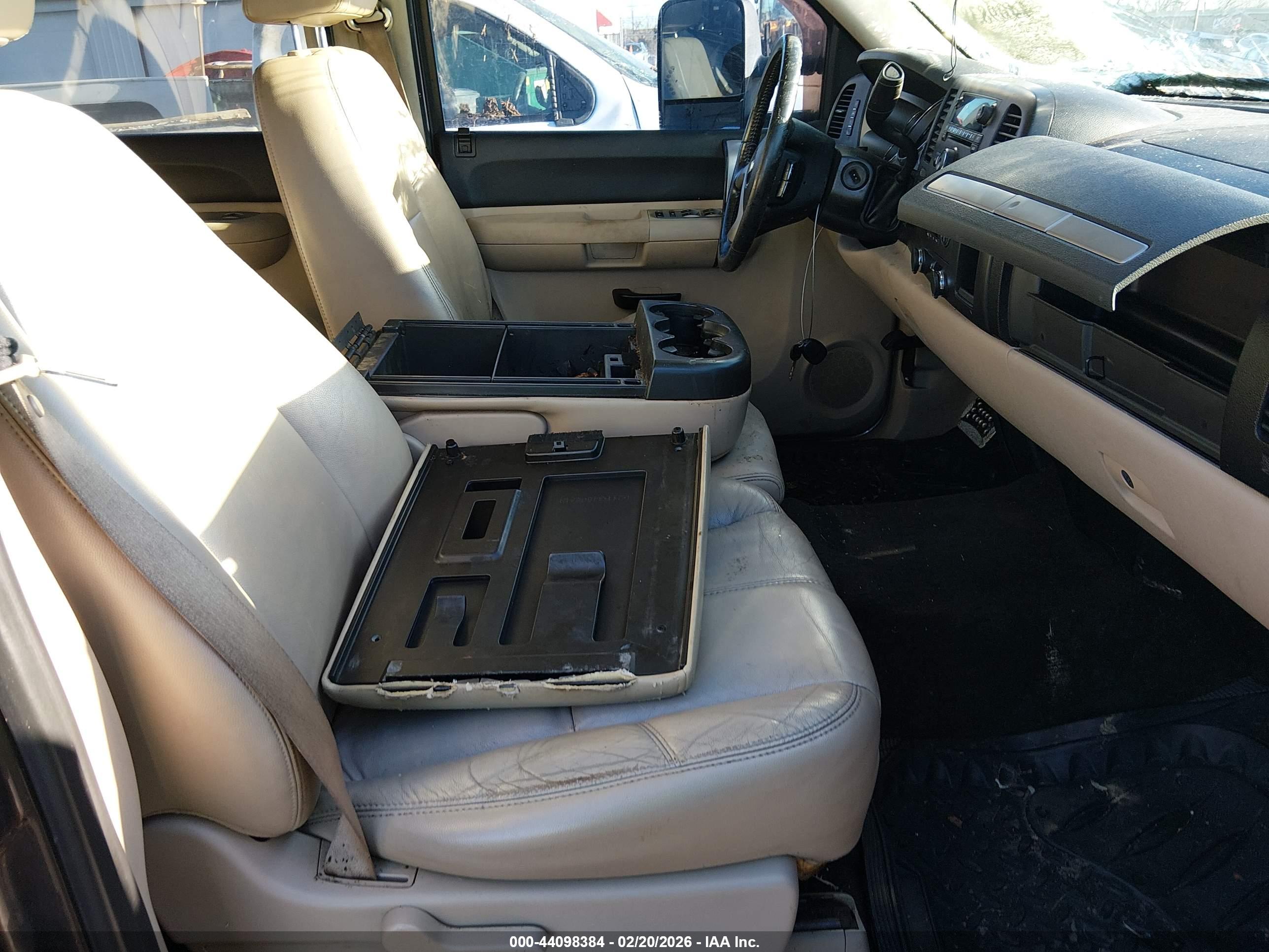 CHEVROLET SILVERADO image 5
