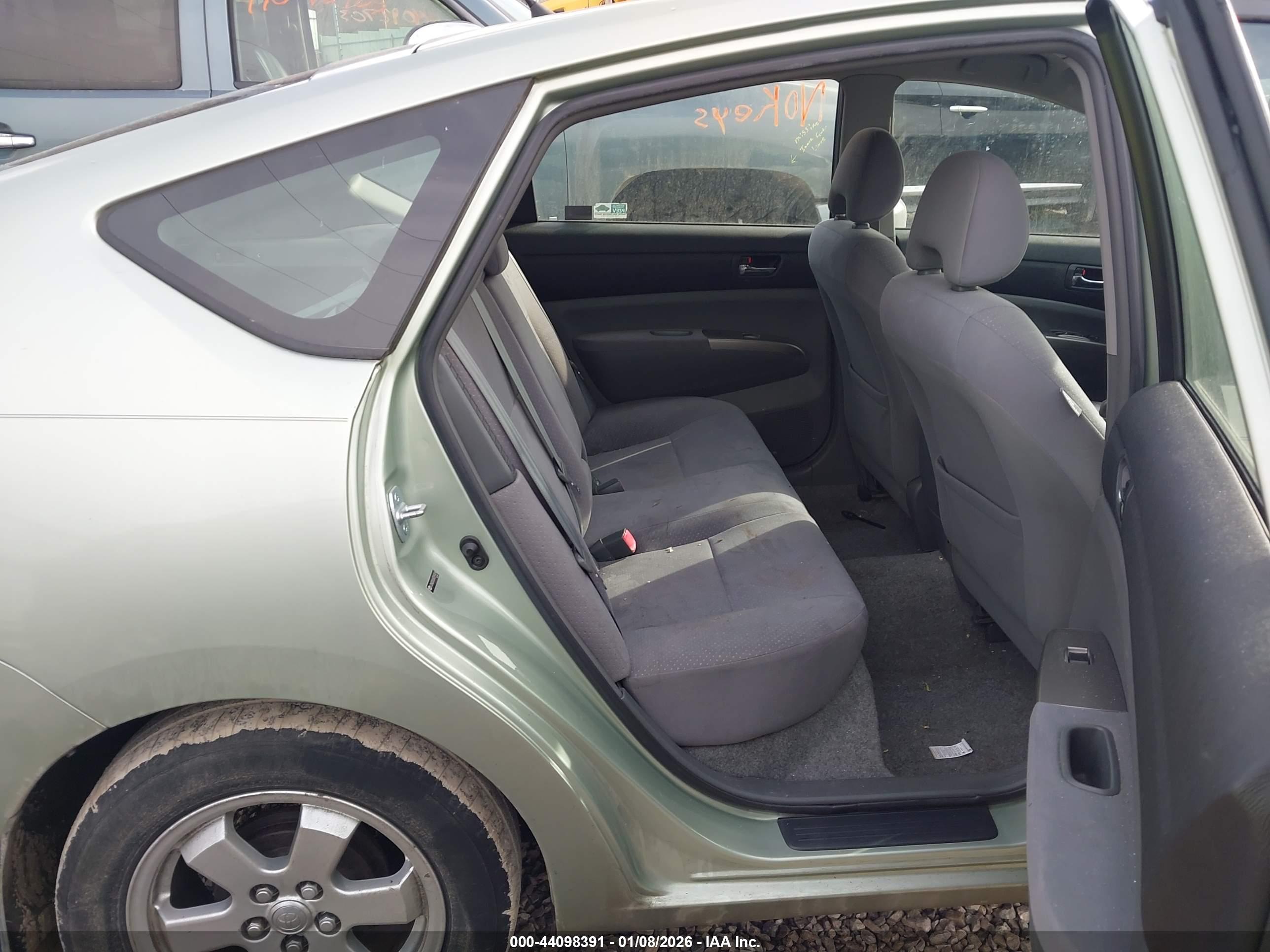 TOYOTA PRIUS image 8