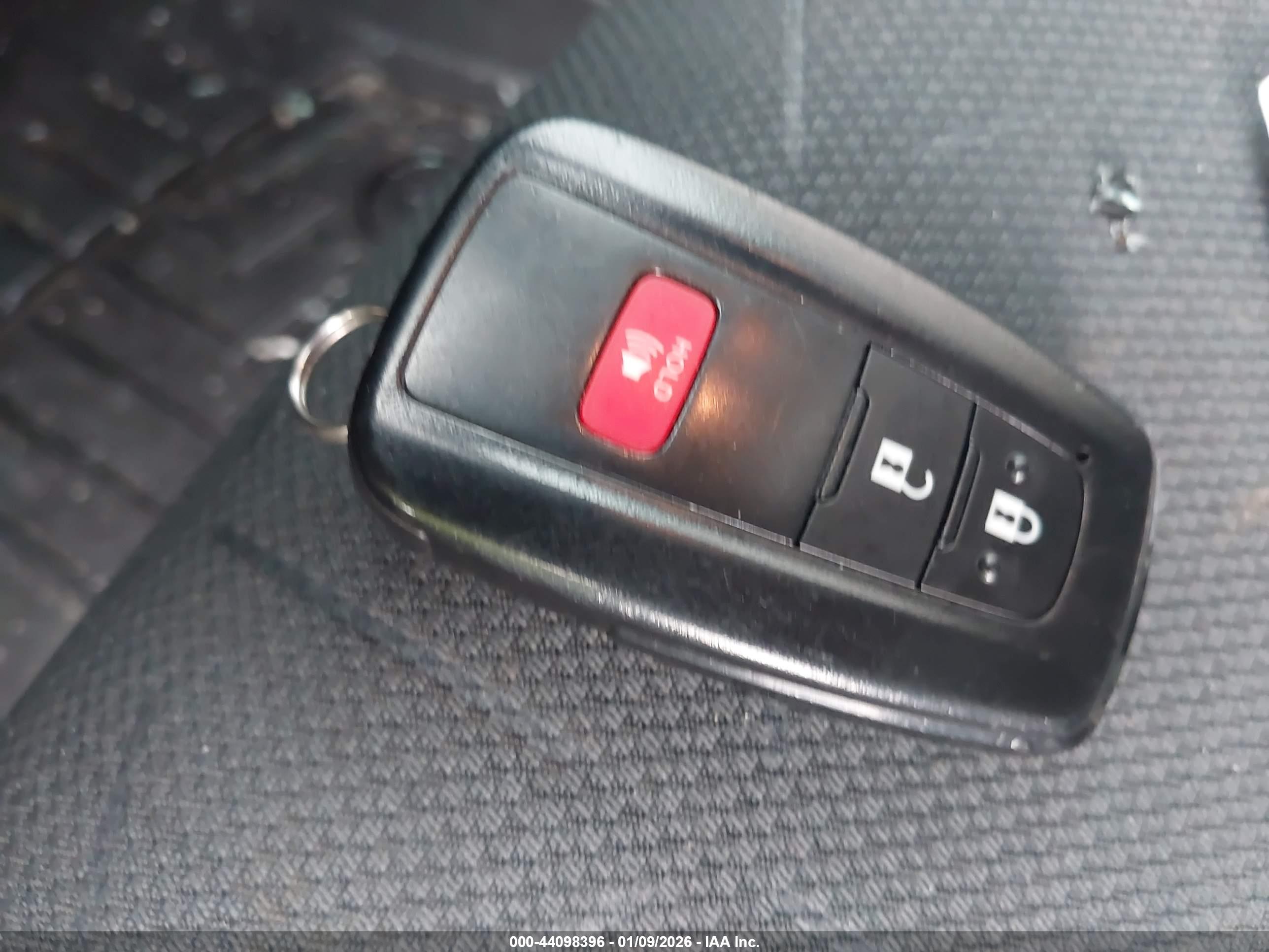 TOYOTA RAV4 image 11
