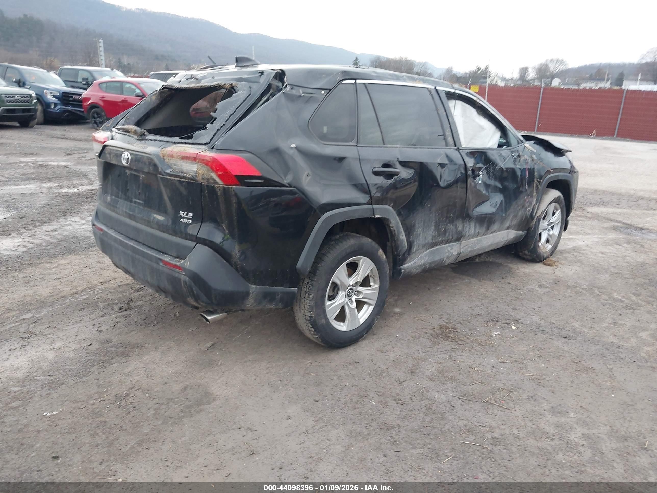 TOYOTA RAV4 image 4