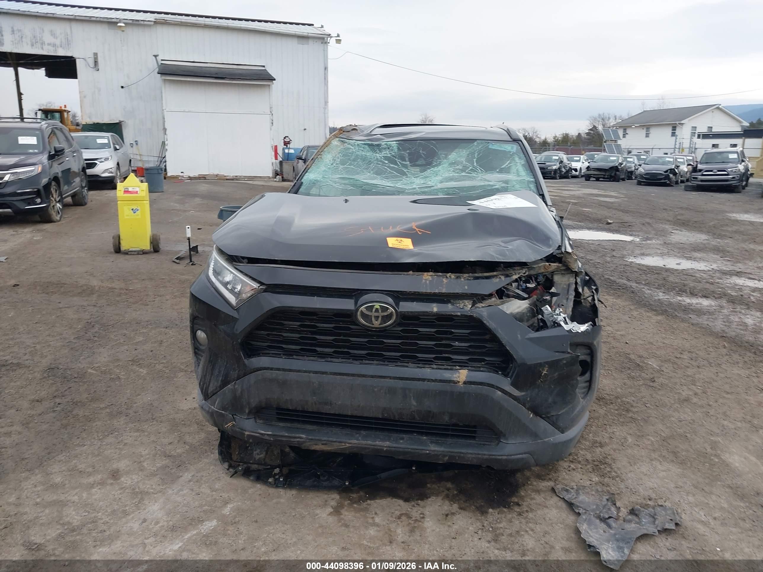 TOYOTA RAV4 image 6