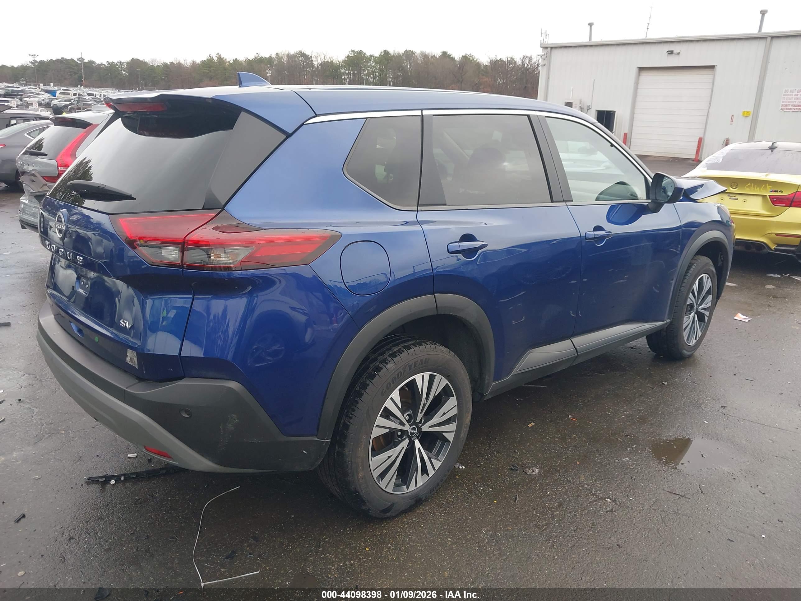 NISSAN ROGUE image 4