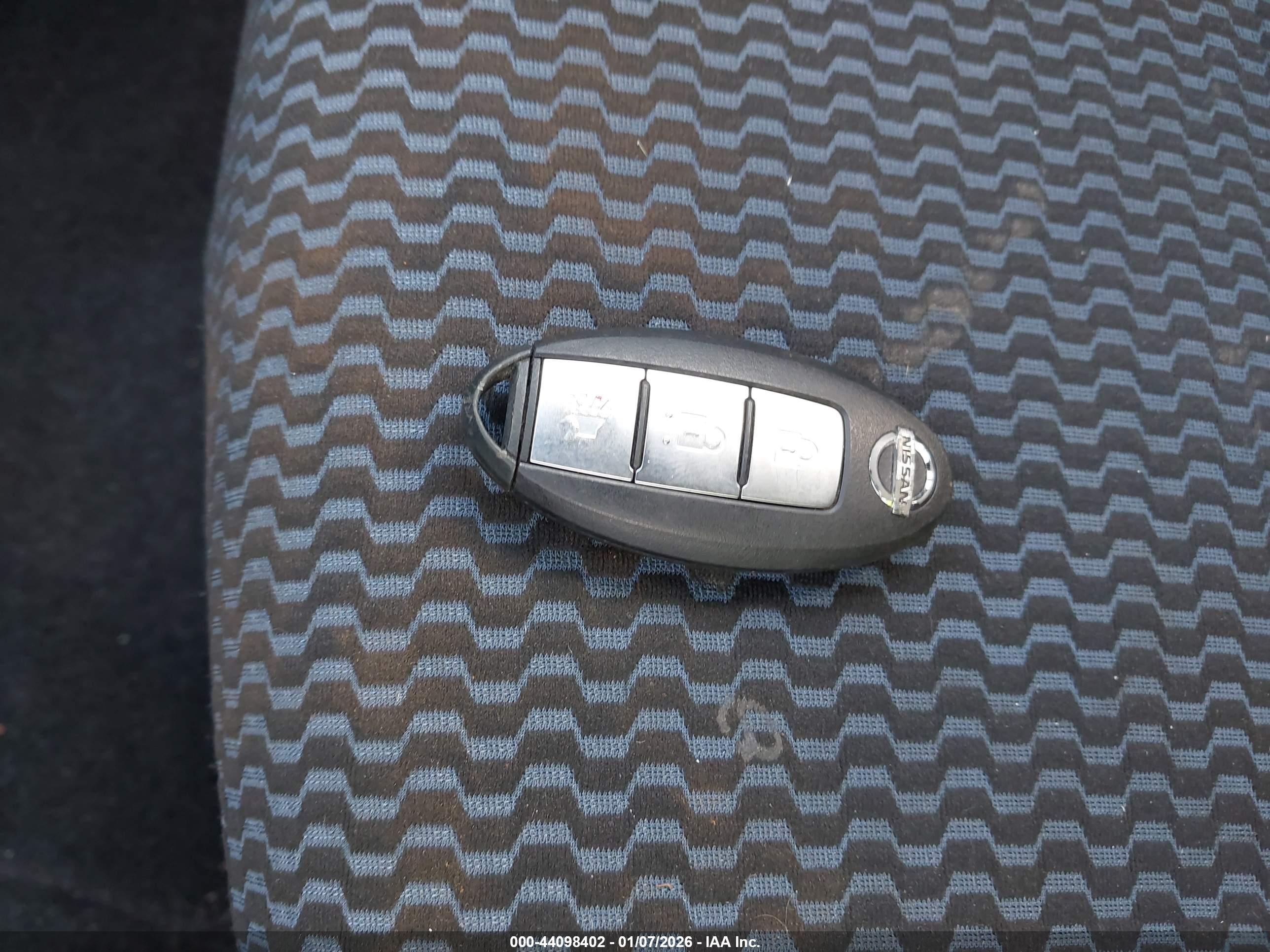 NISSAN VERSA image 11