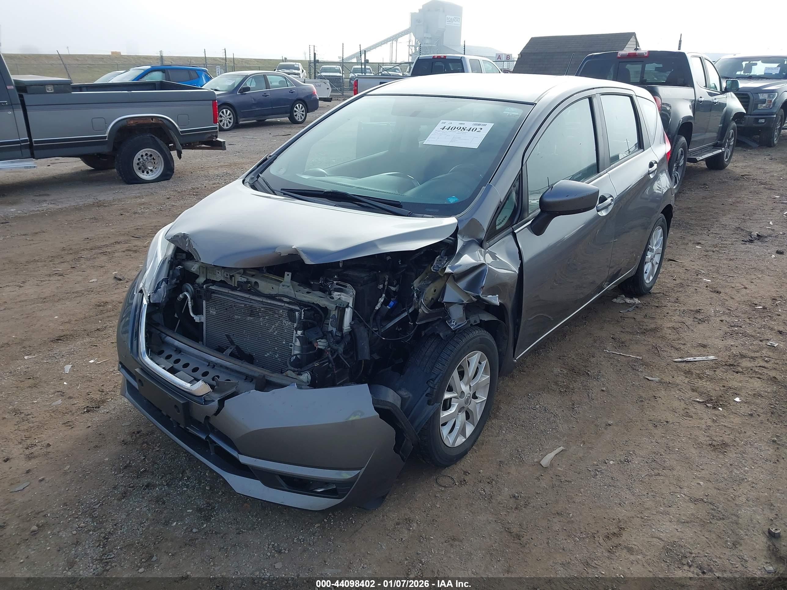 NISSAN VERSA image 2