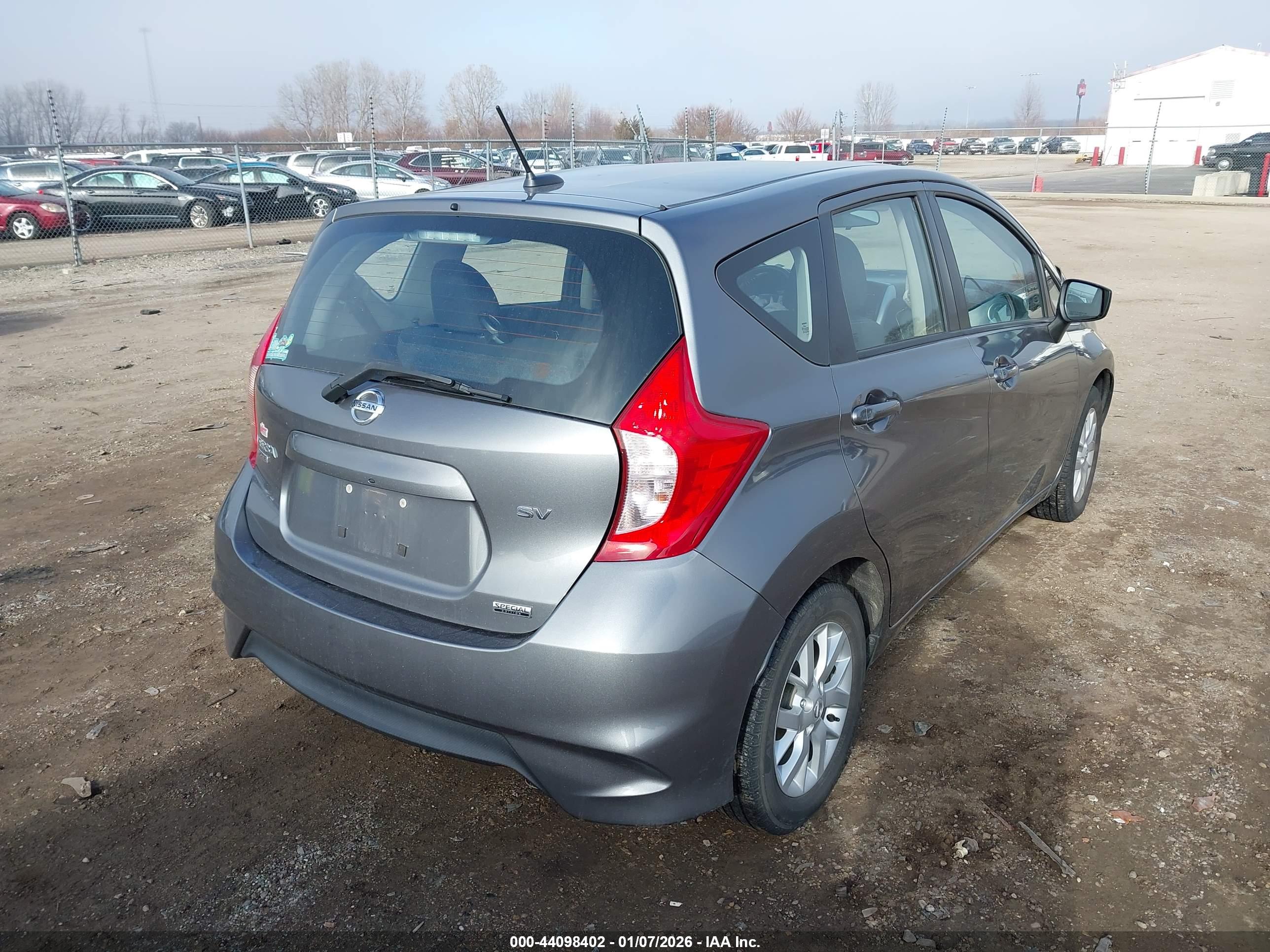 NISSAN VERSA image 4