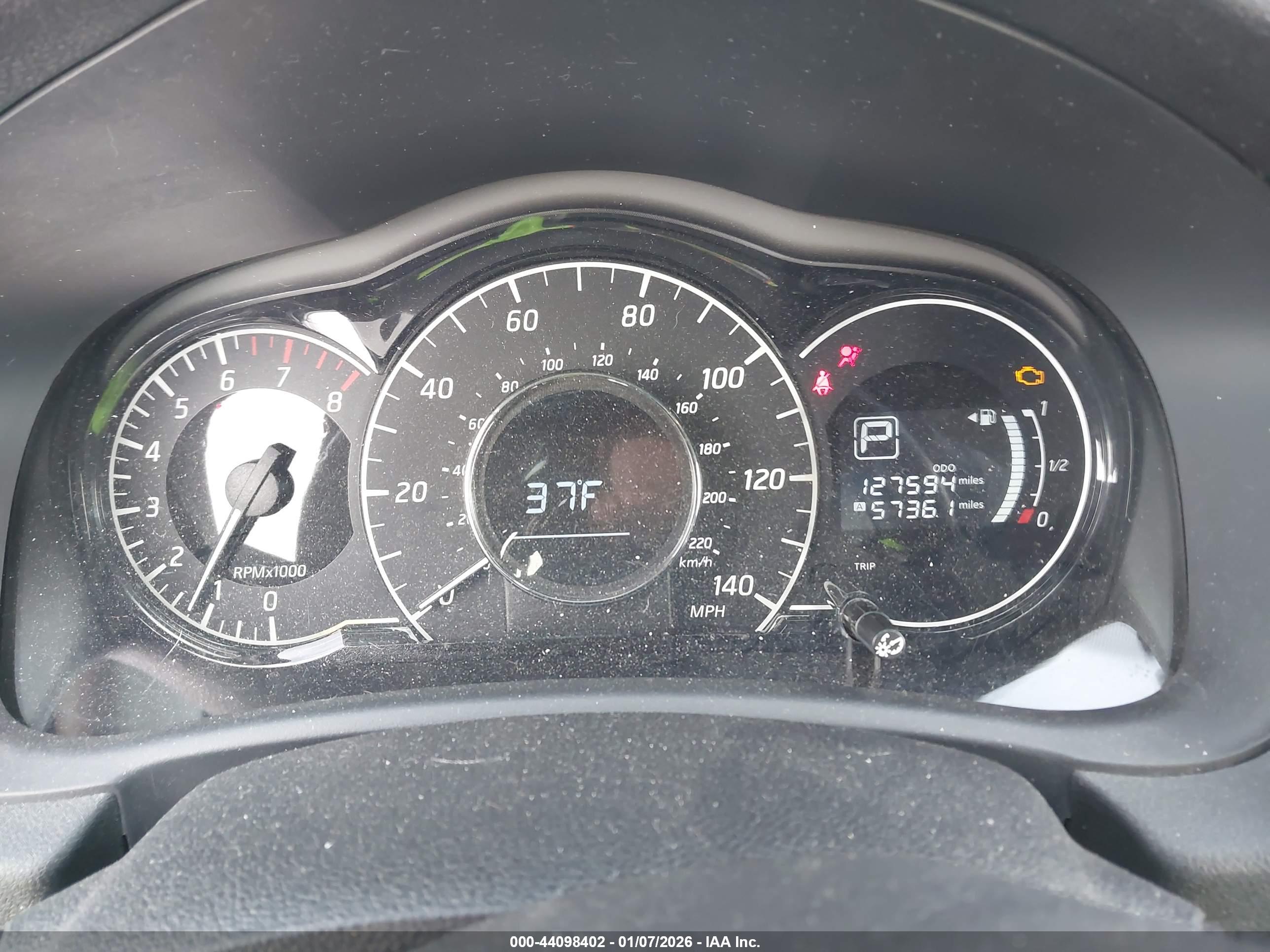 NISSAN VERSA image 7