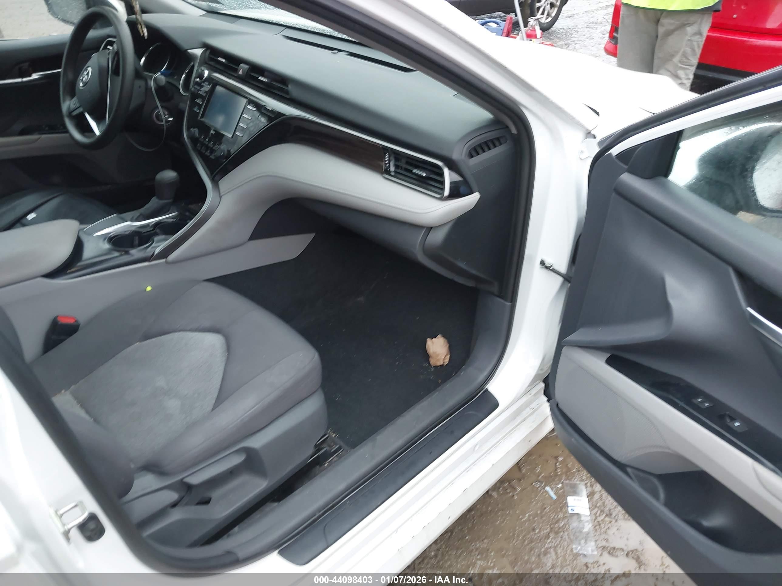 TOYOTA CAMRY image 5