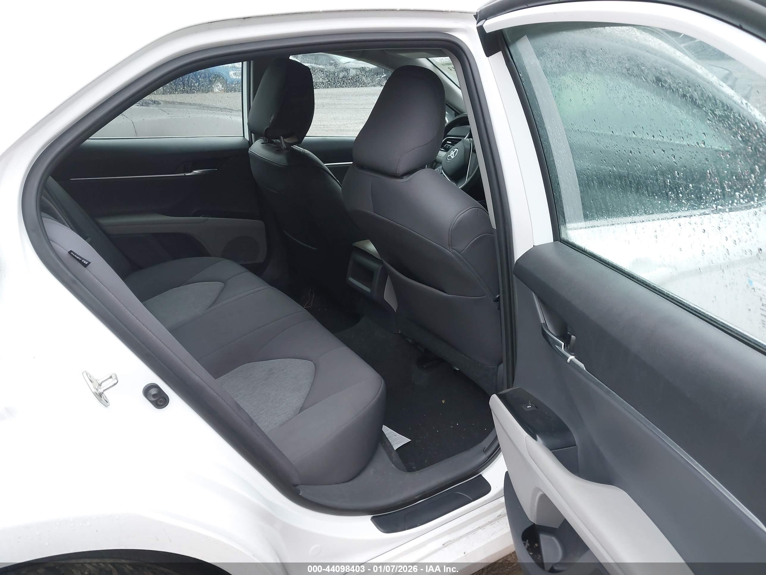 TOYOTA CAMRY image 8