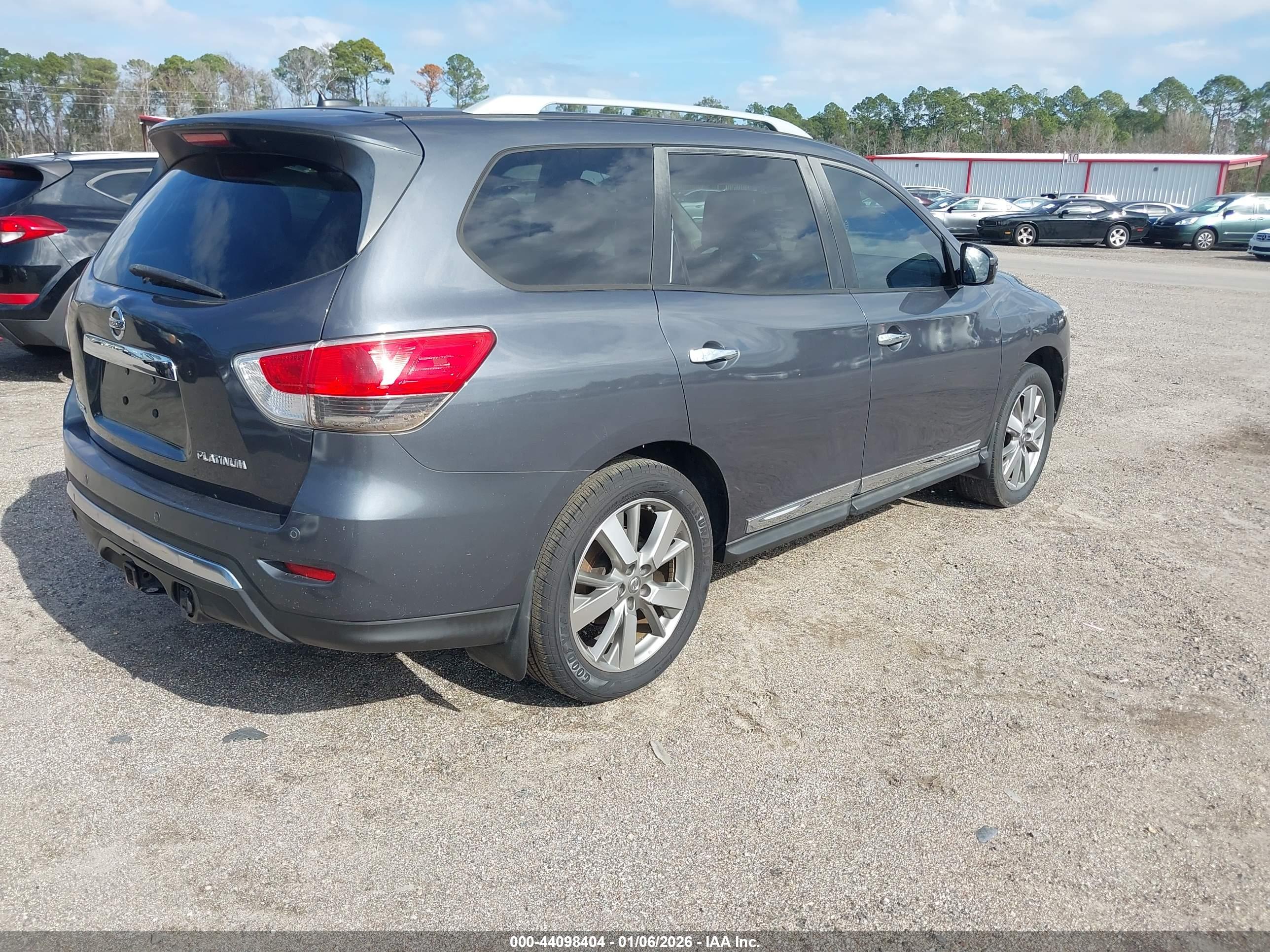 NISSAN PATHFINDER image 4