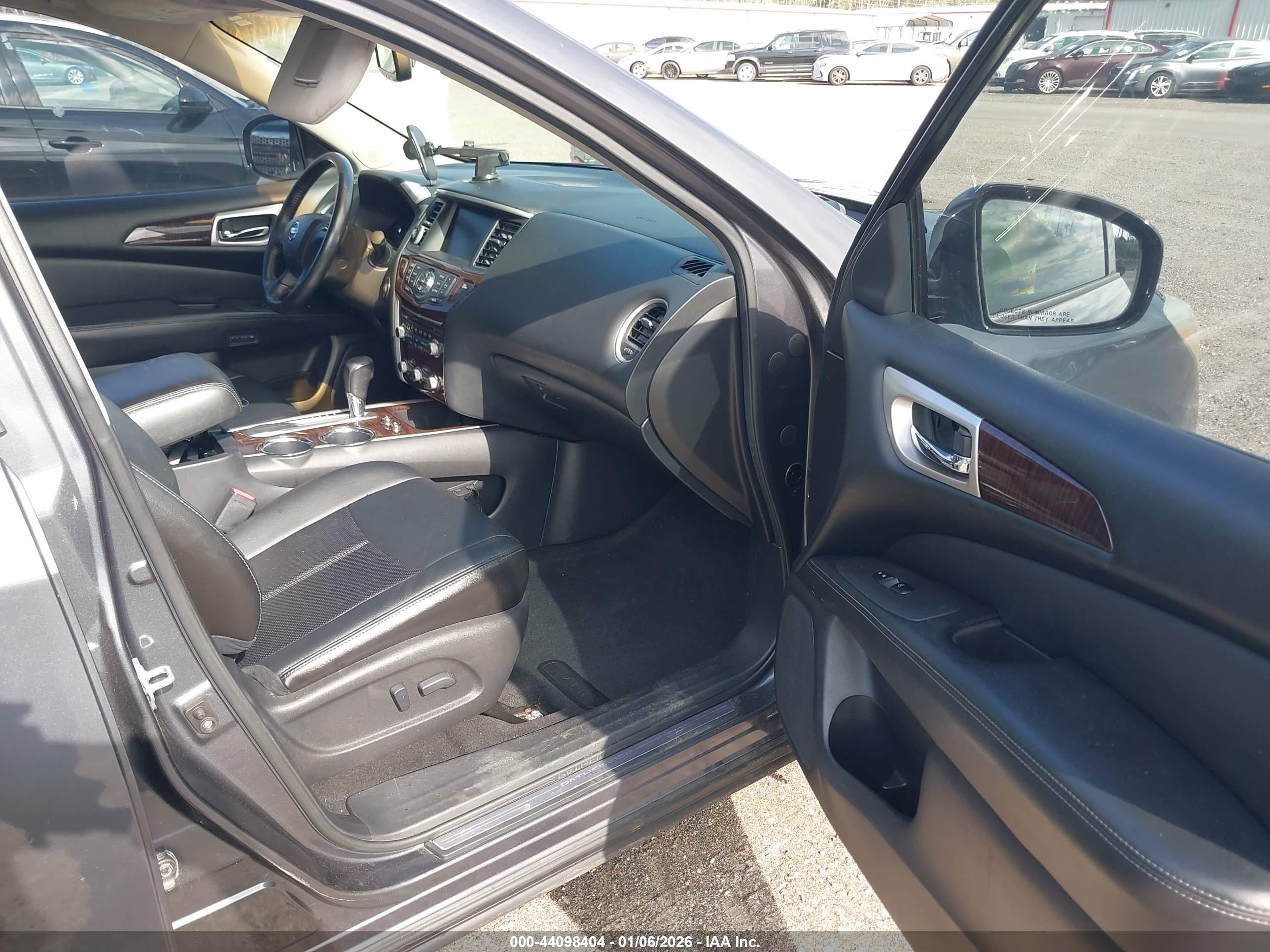 NISSAN PATHFINDER image 5