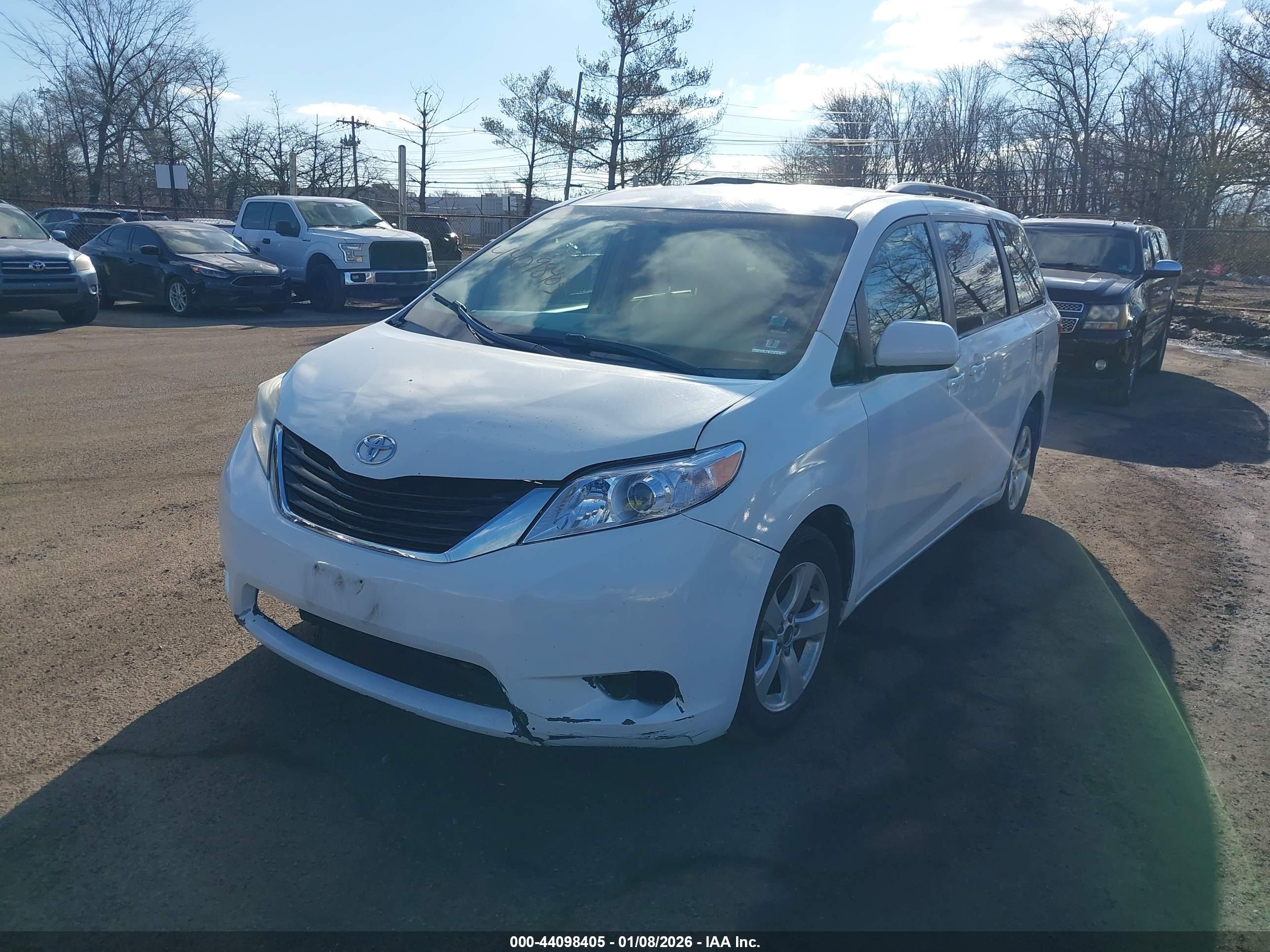TOYOTA SIENNA image 6