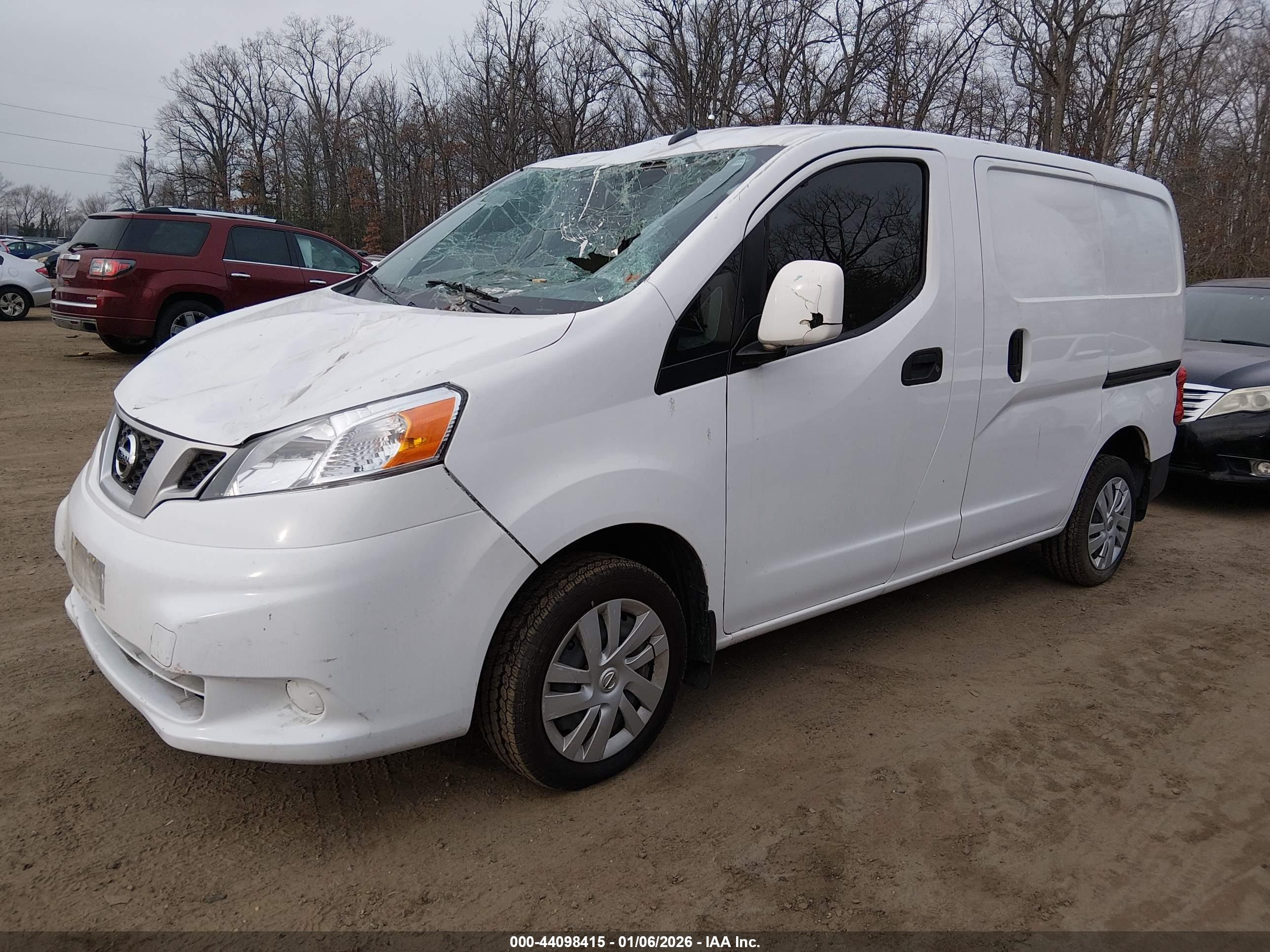 NISSAN NV200 image 2