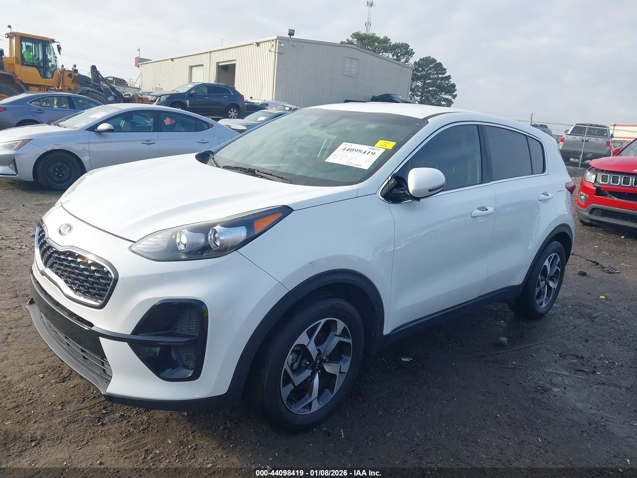 KIA SPORTAGE image 2
