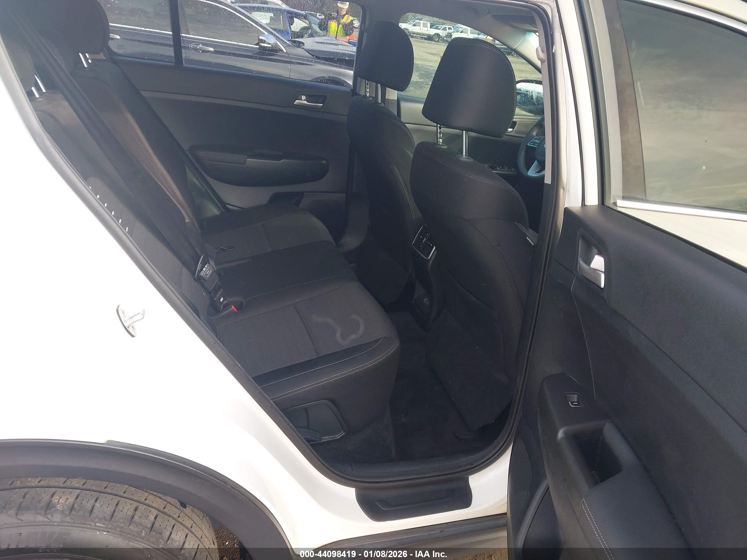 KIA SPORTAGE image 8
