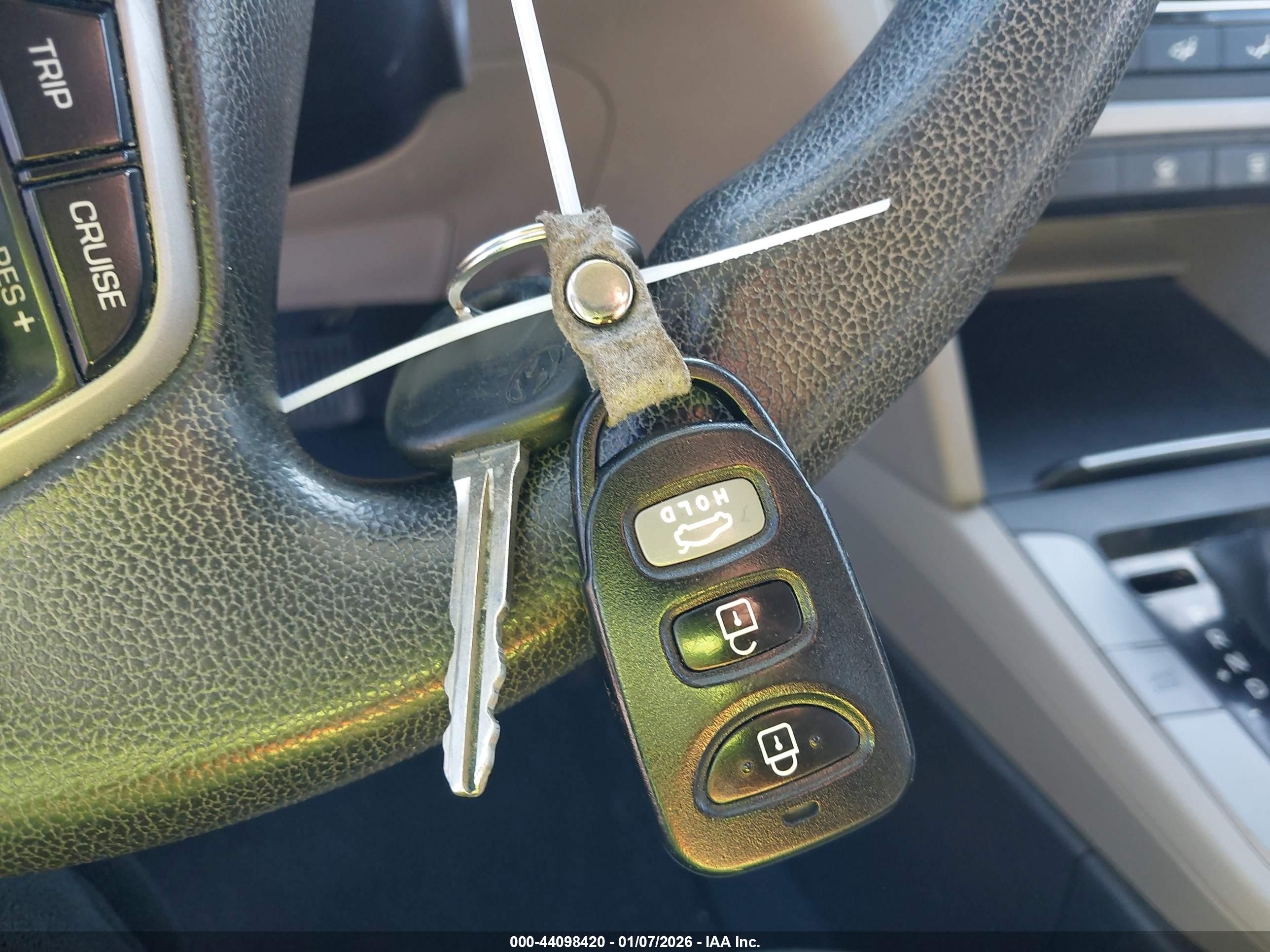 HYUNDAI ELANTRA image 11