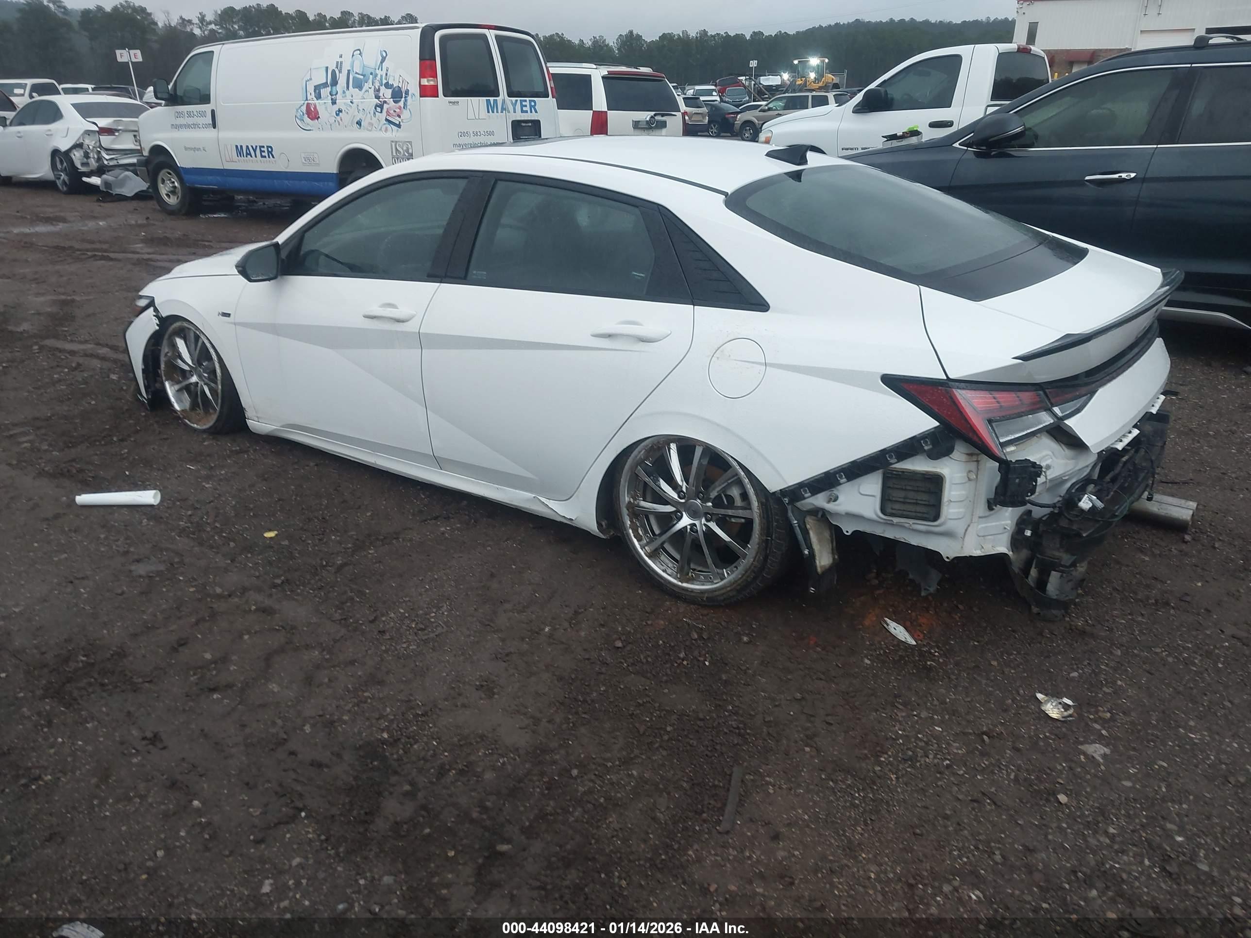 HYUNDAI ELANTRA image 3