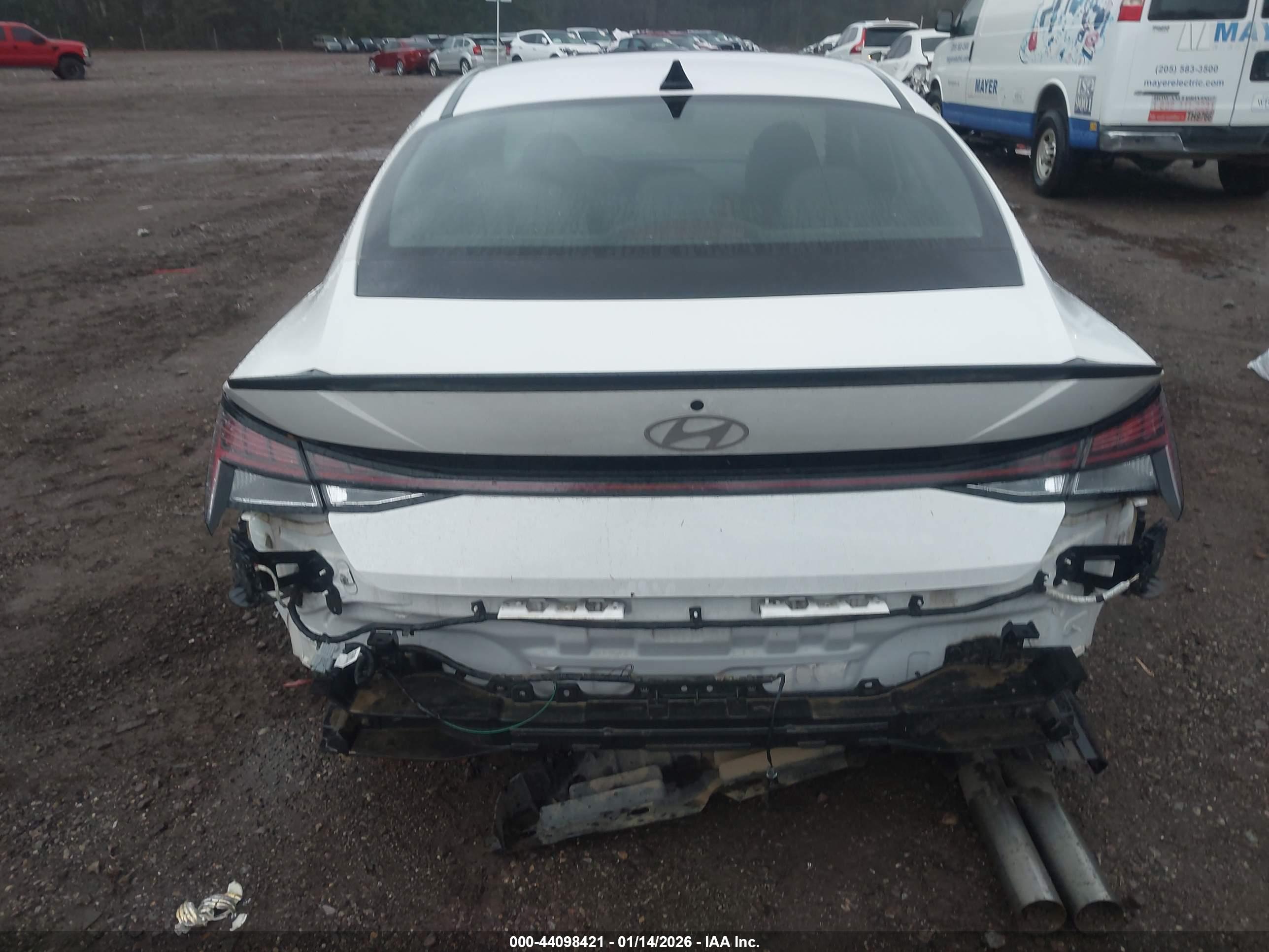 HYUNDAI ELANTRA image 6