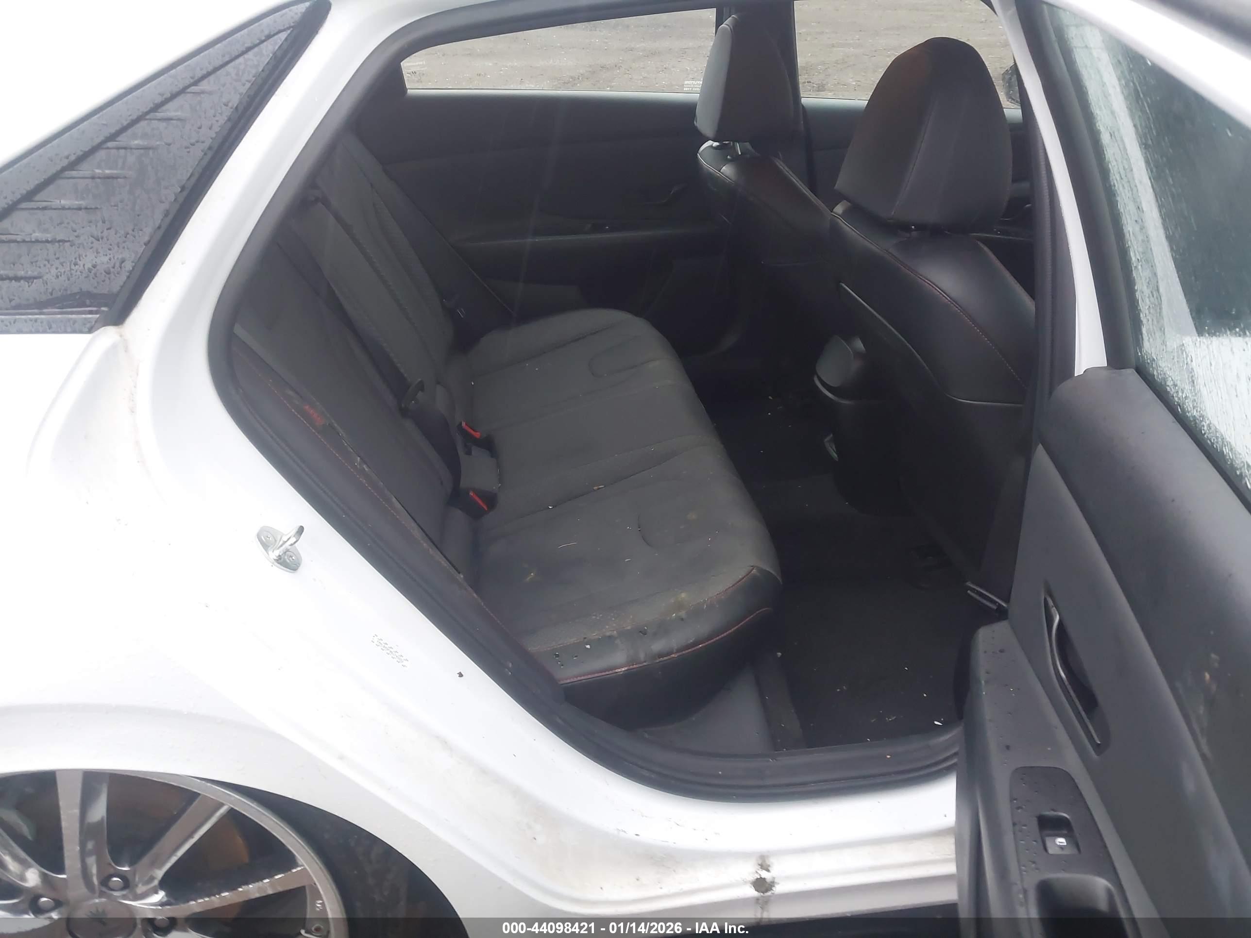 HYUNDAI ELANTRA image 8