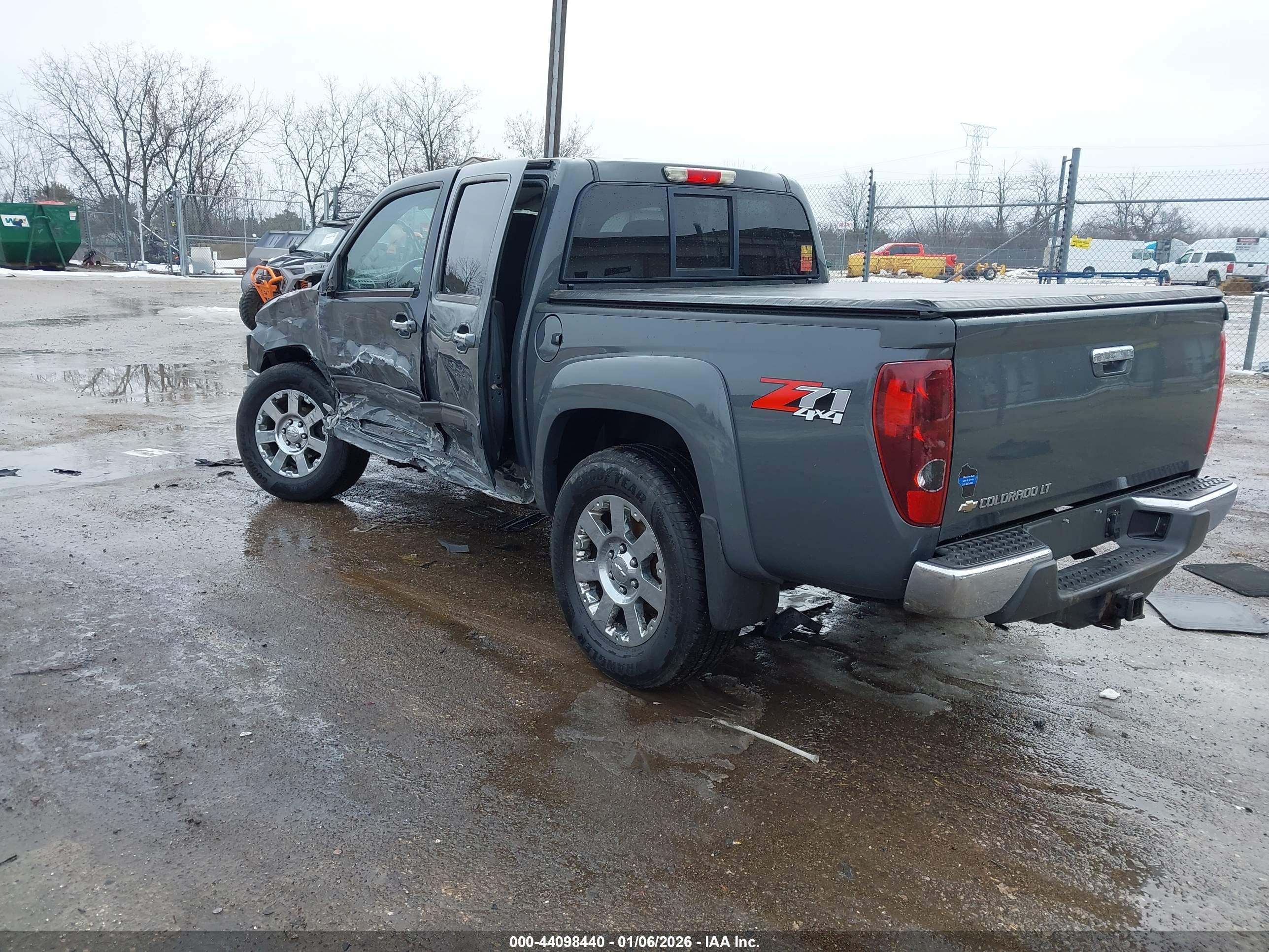 CHEVROLET COLORADO image 3