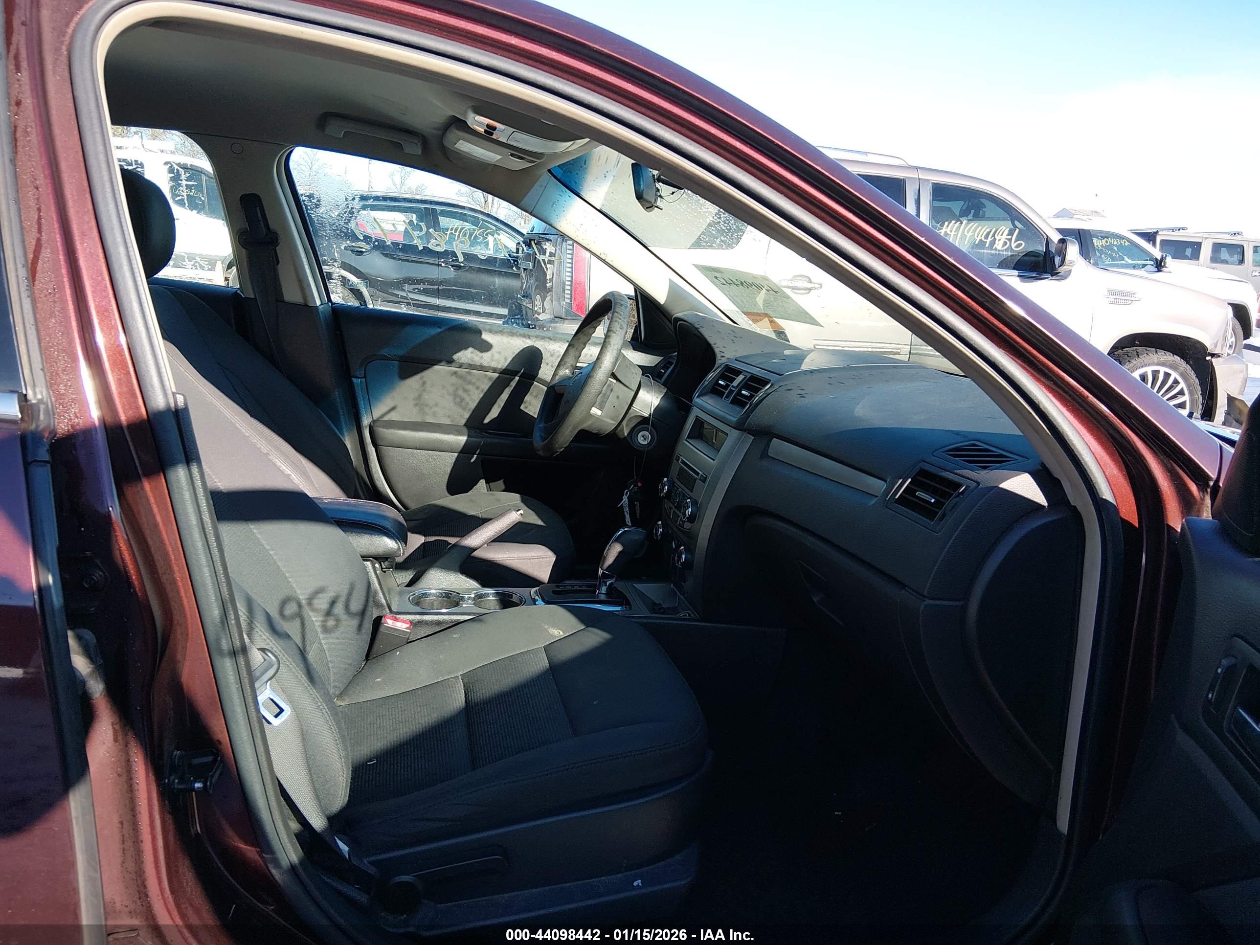 FORD FUSION image 5