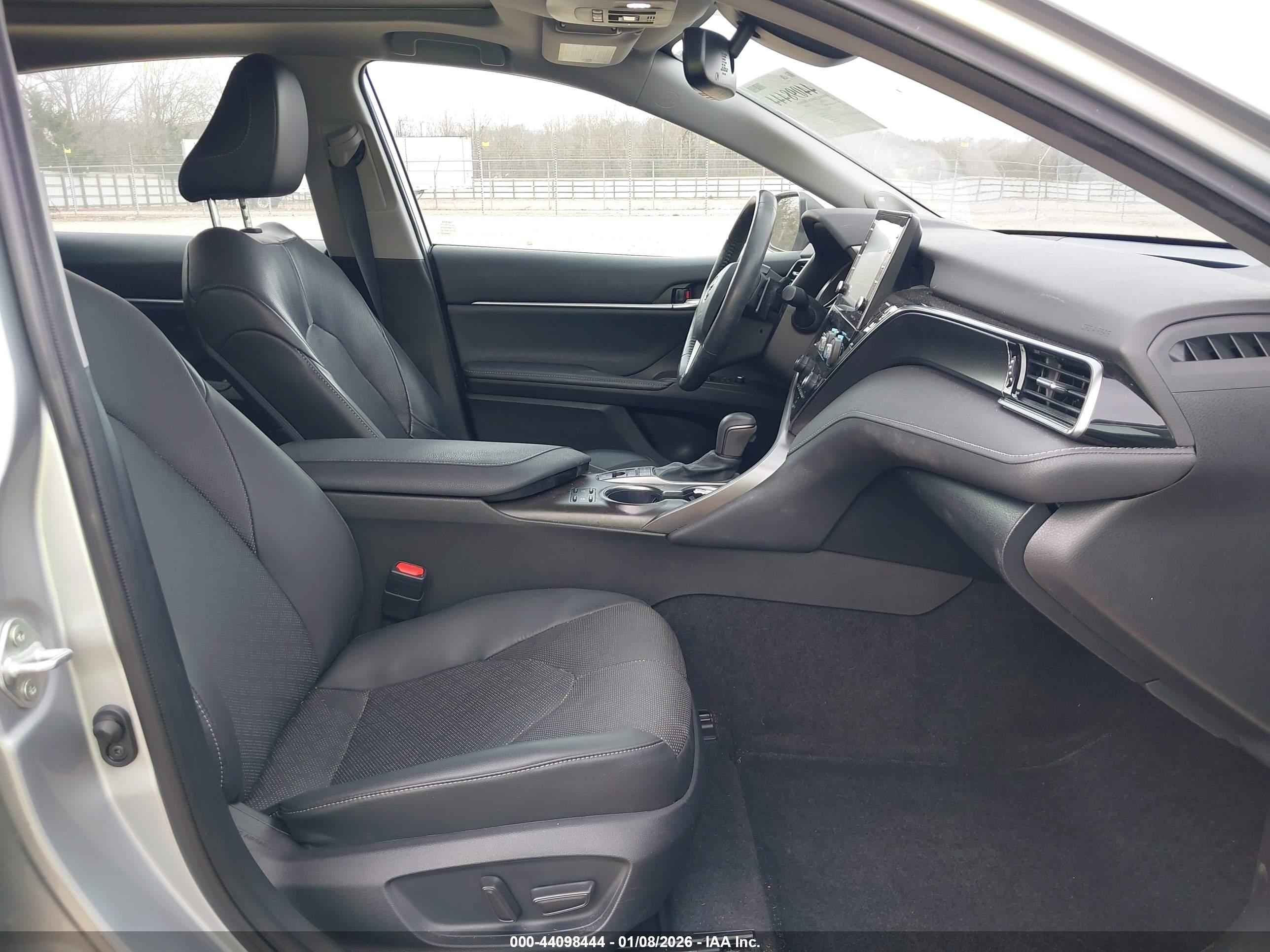 TOYOTA CAMRY image 5
