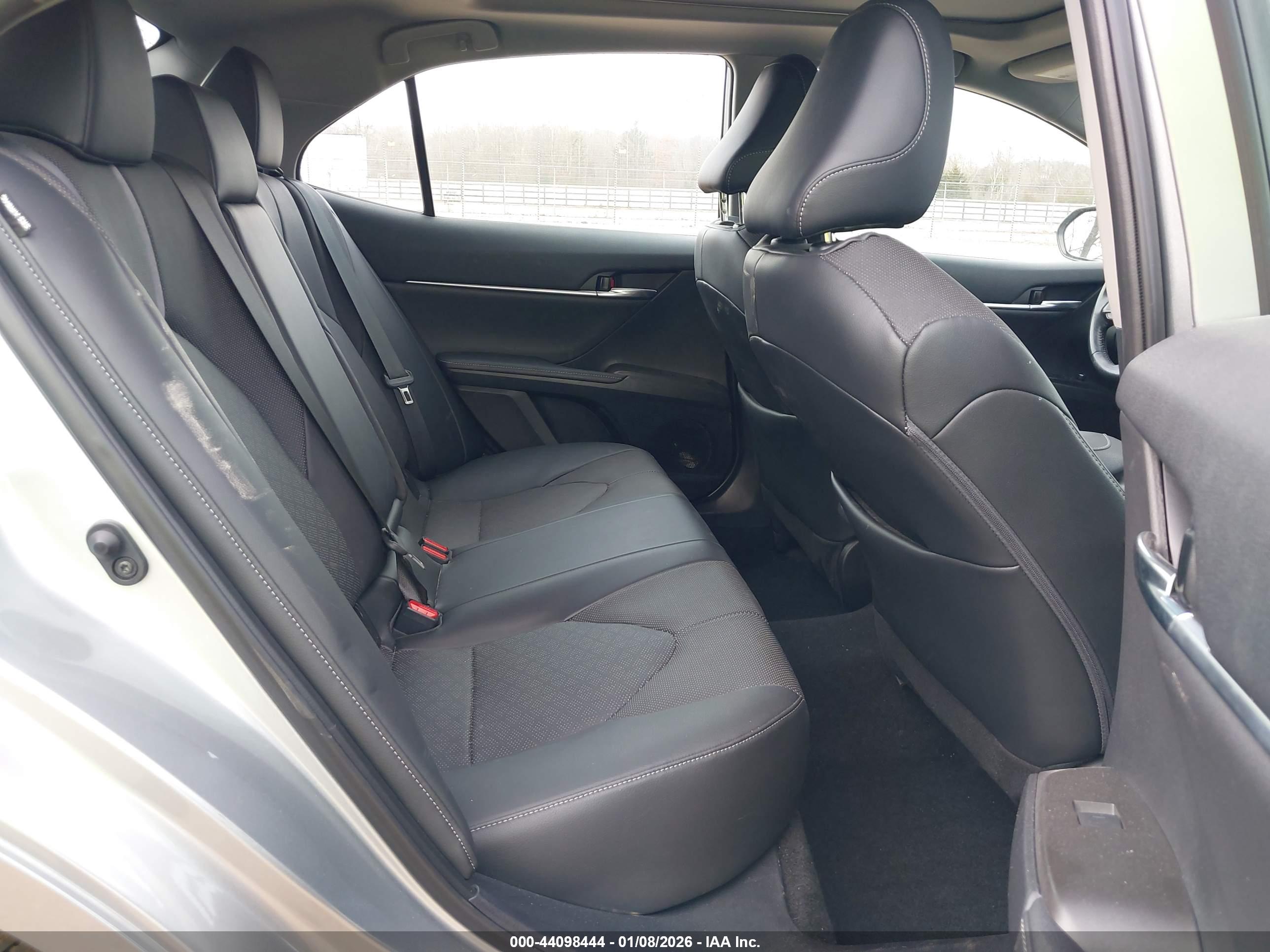 TOYOTA CAMRY image 8
