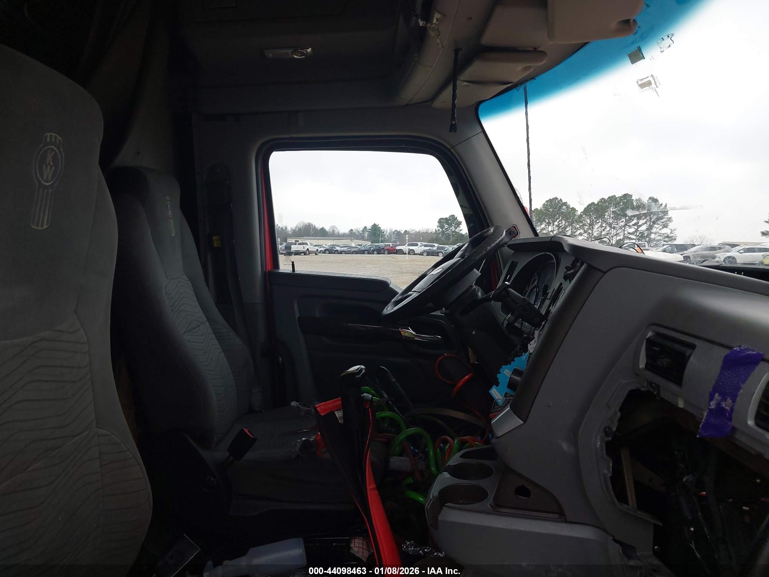 KENWORTH CONSTRUCTION image 5