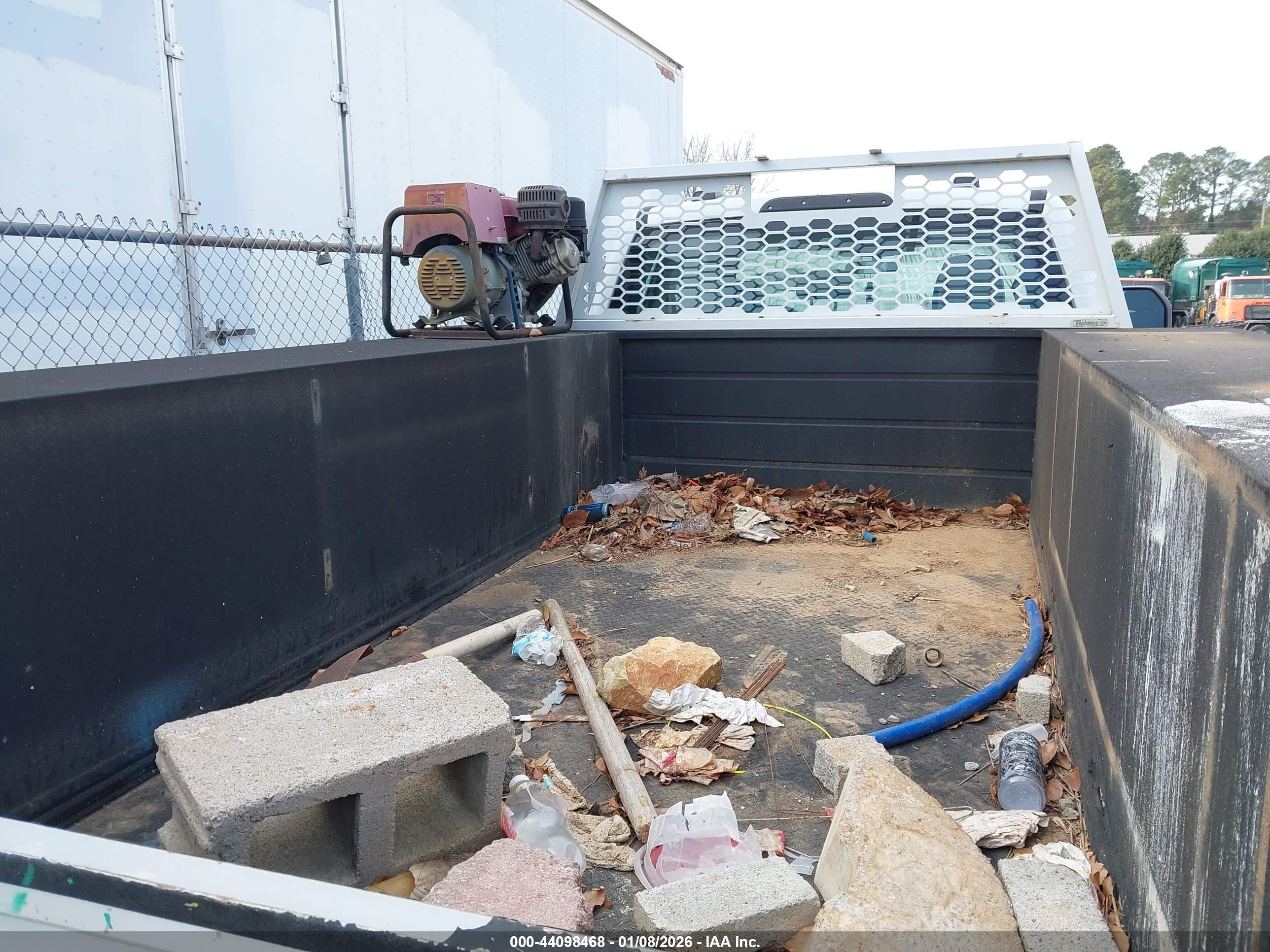 FORD F-450 image 7