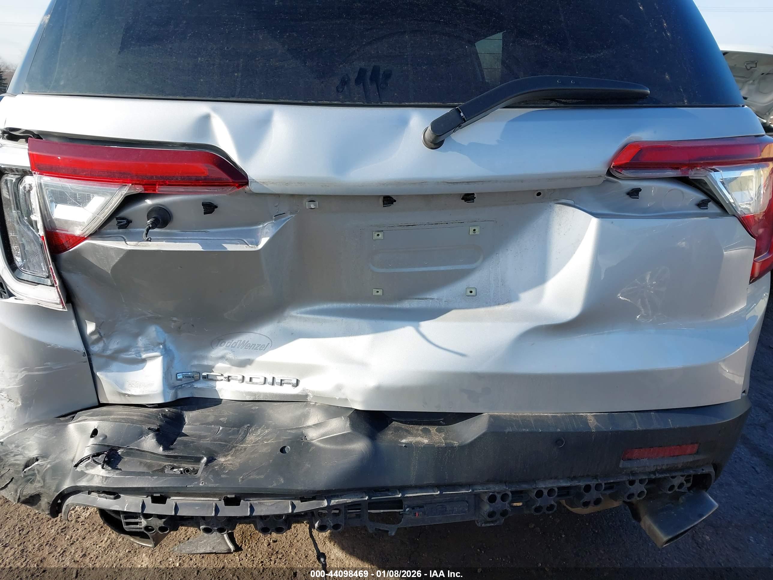 GMC ACADIA image 6