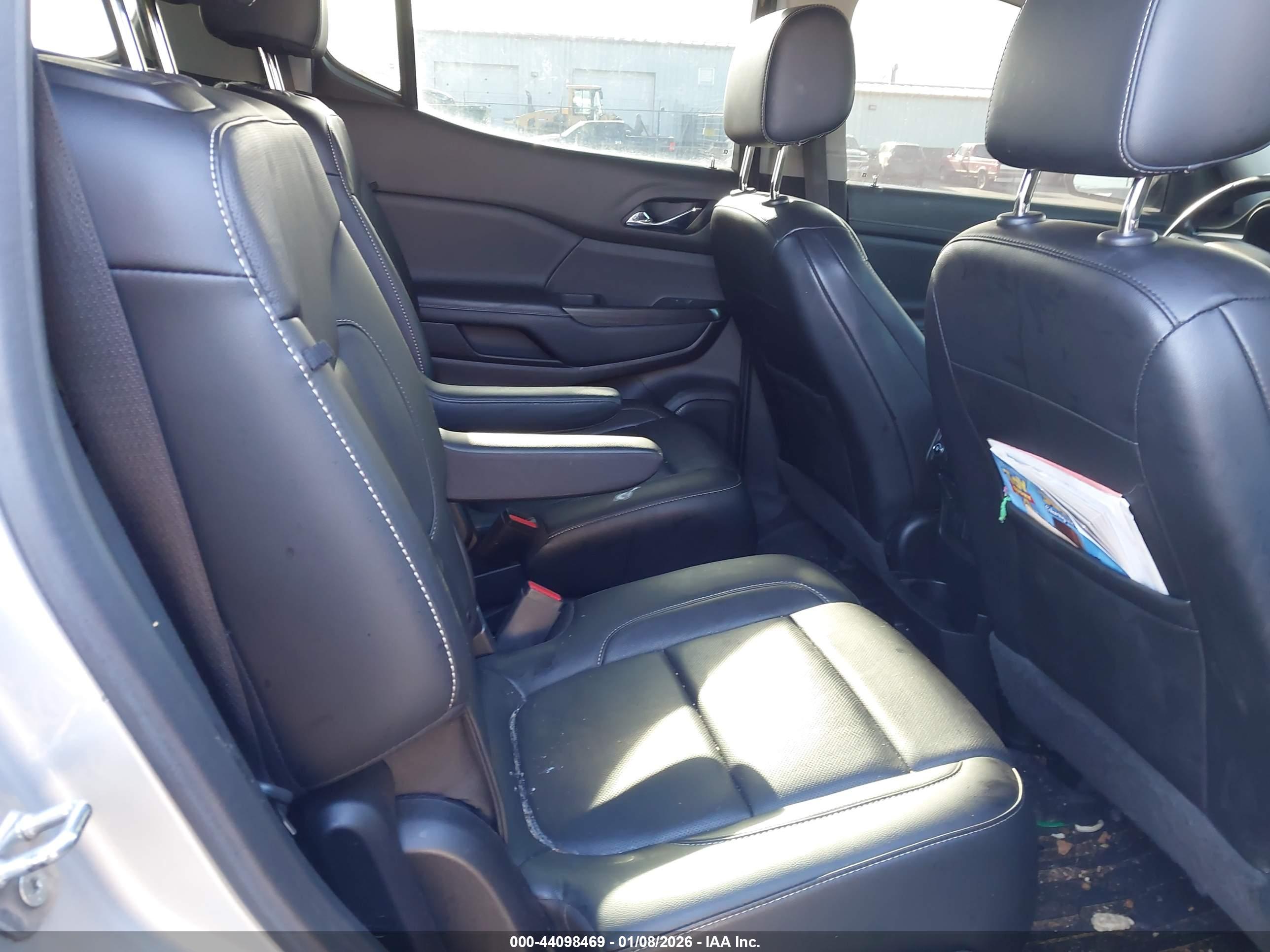 GMC ACADIA image 8