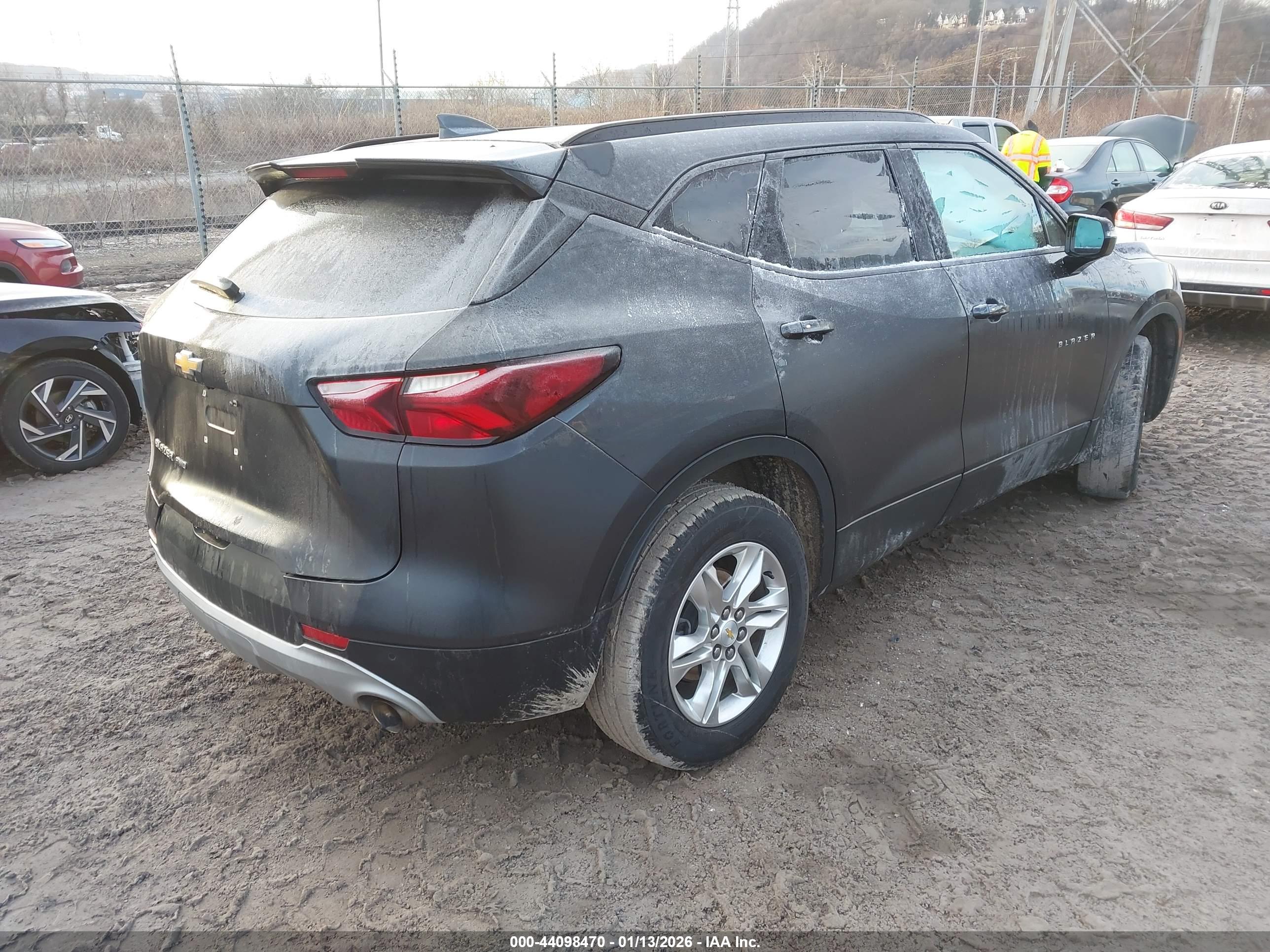CHEVROLET BLAZER image 4