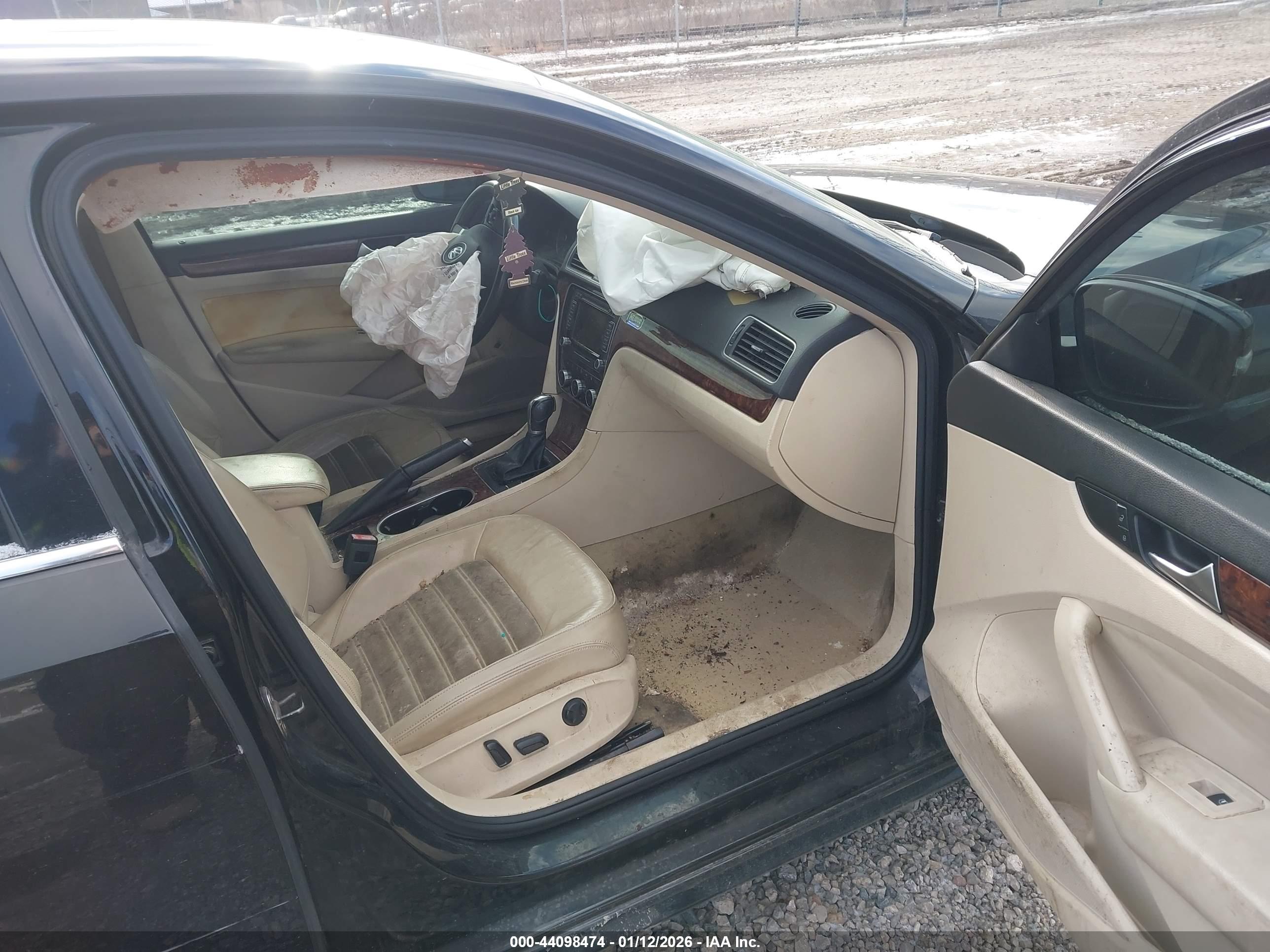 VOLKSWAGEN PASSAT image 5