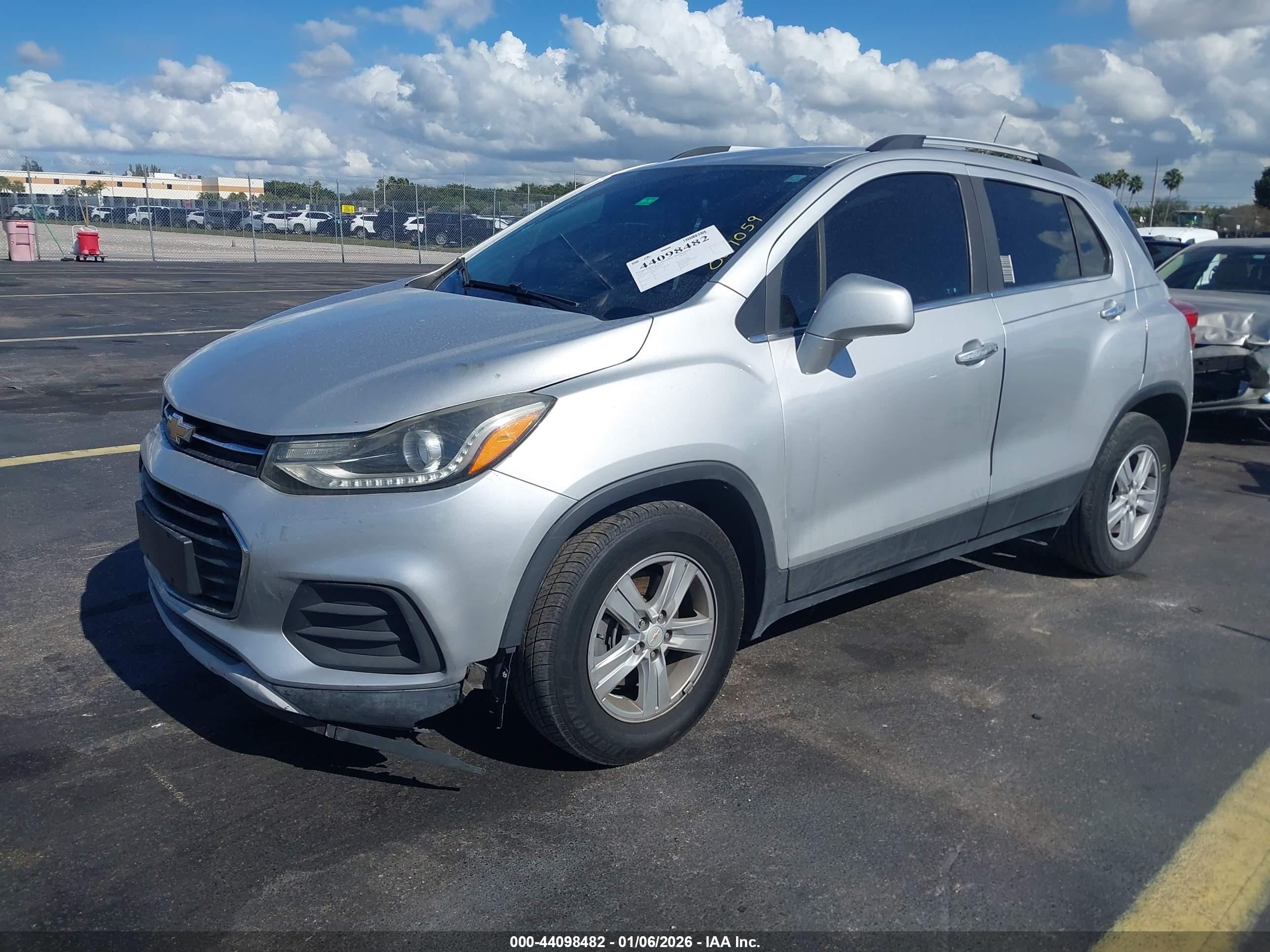 CHEVROLET TRAX image 2