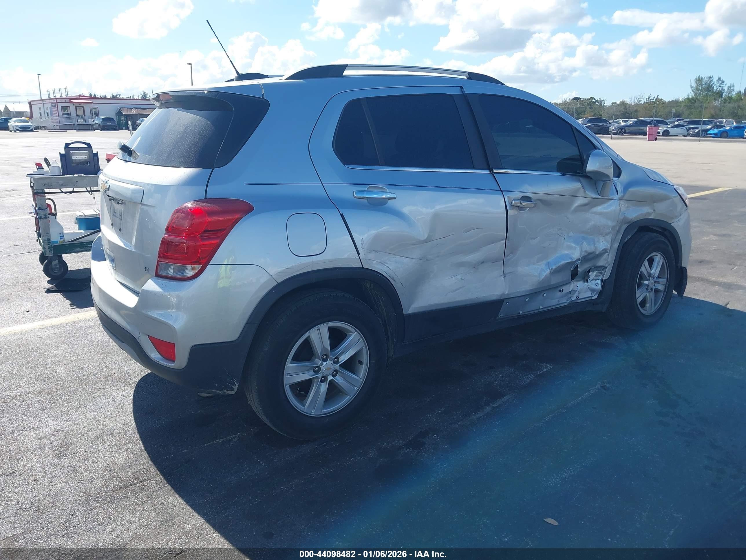 CHEVROLET TRAX image 4