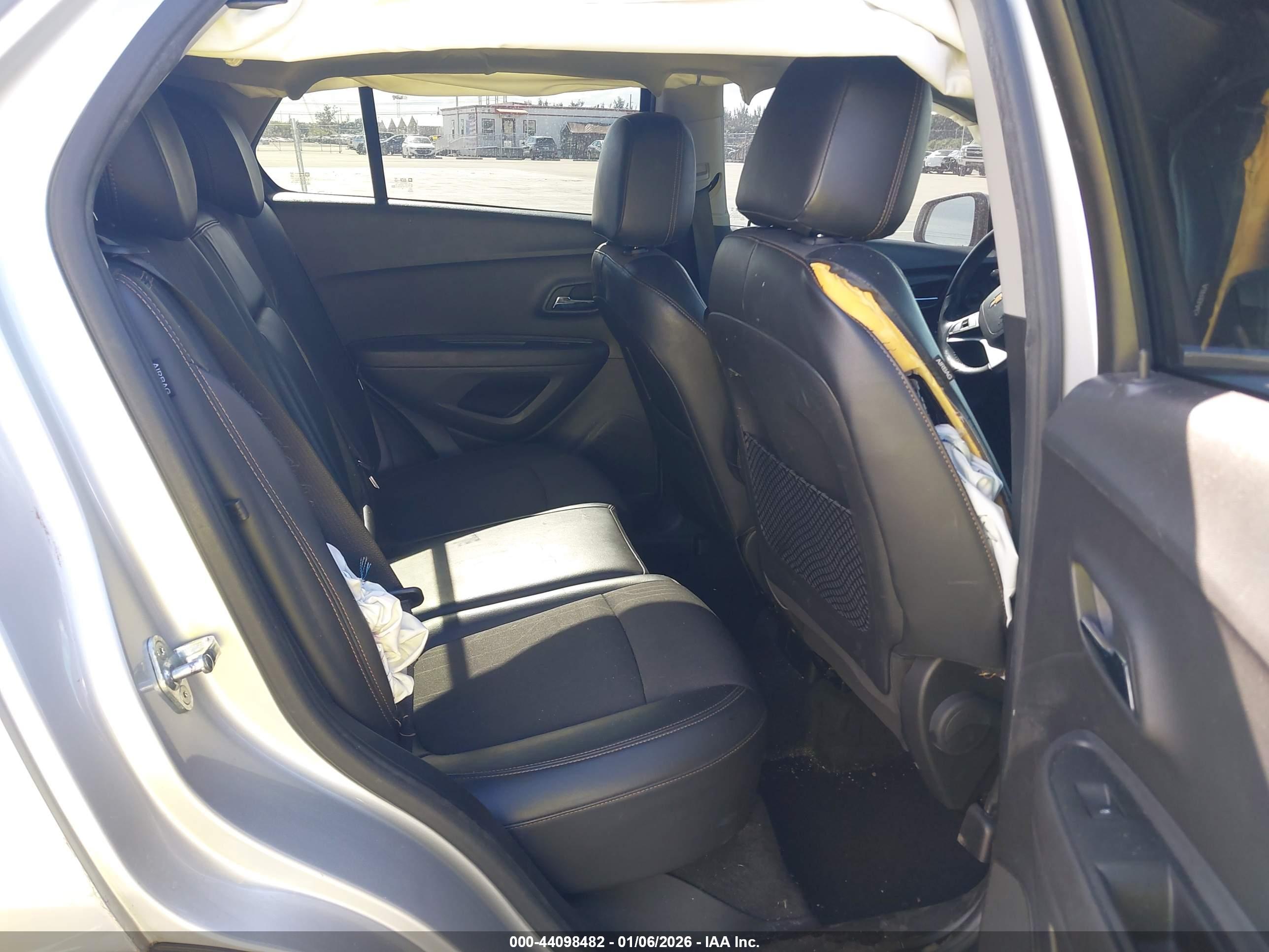 CHEVROLET TRAX image 8