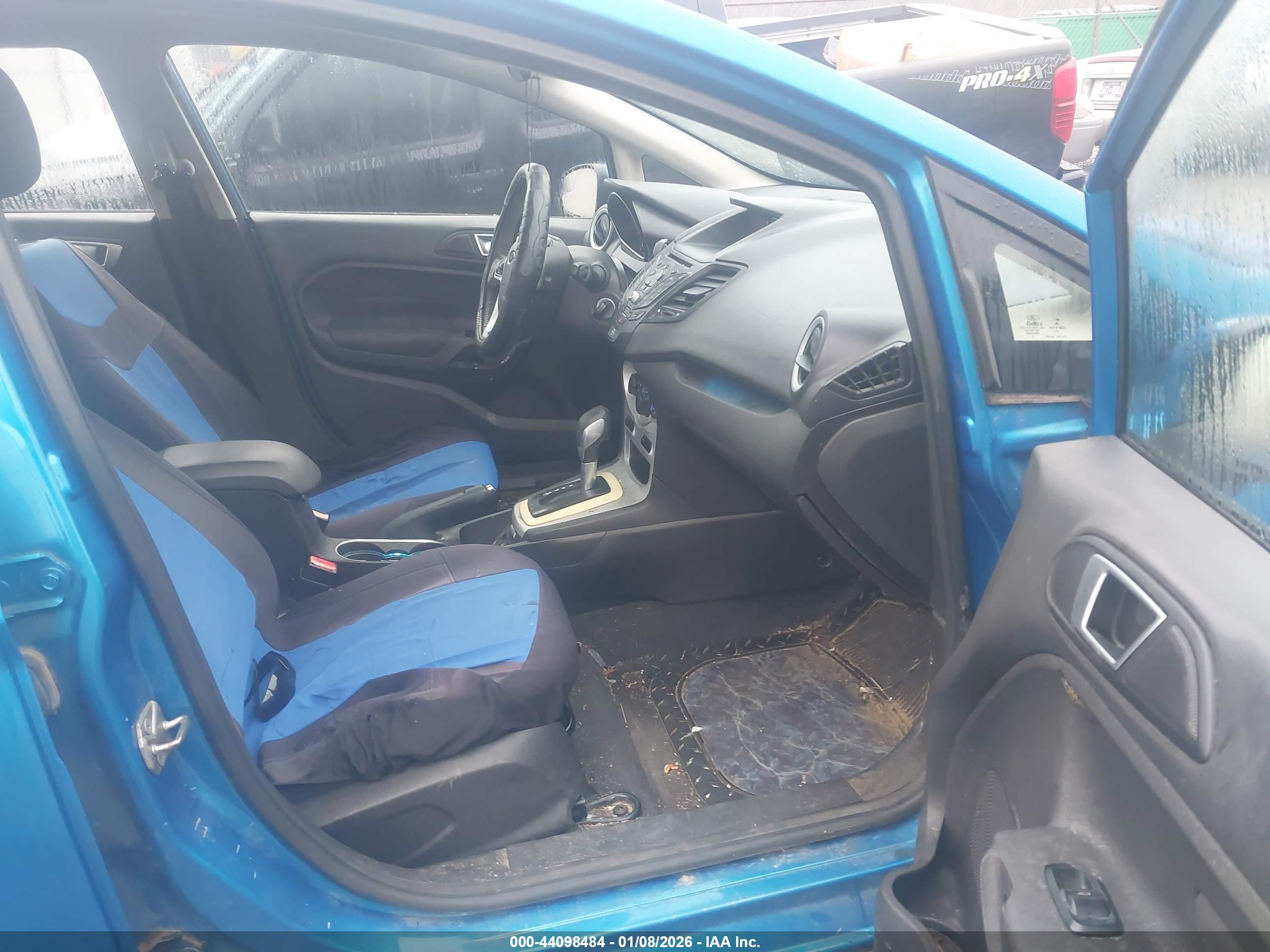 FORD FIESTA image 5