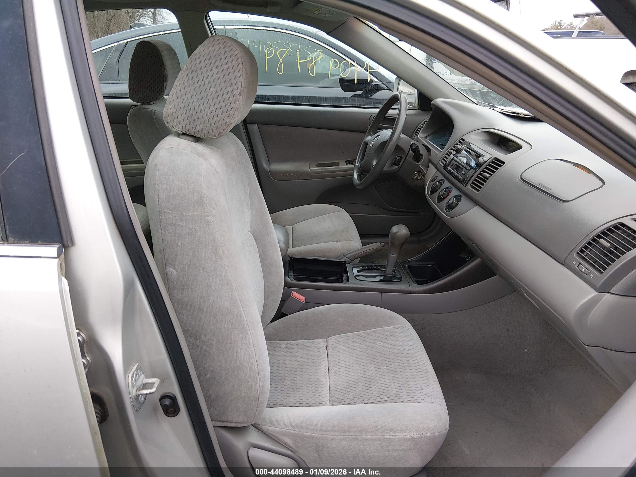 TOYOTA CAMRY image 5