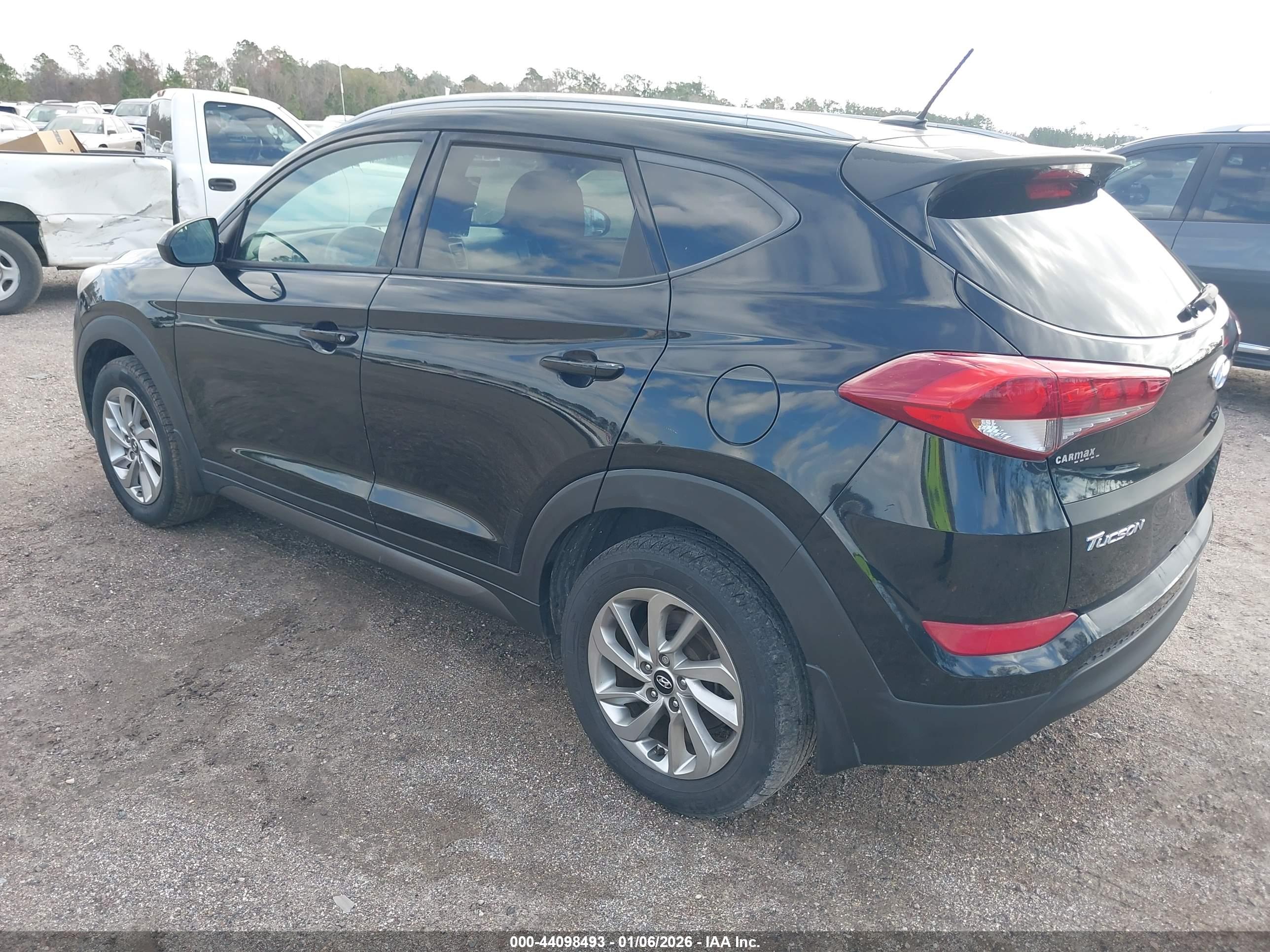 HYUNDAI TUCSON image 3