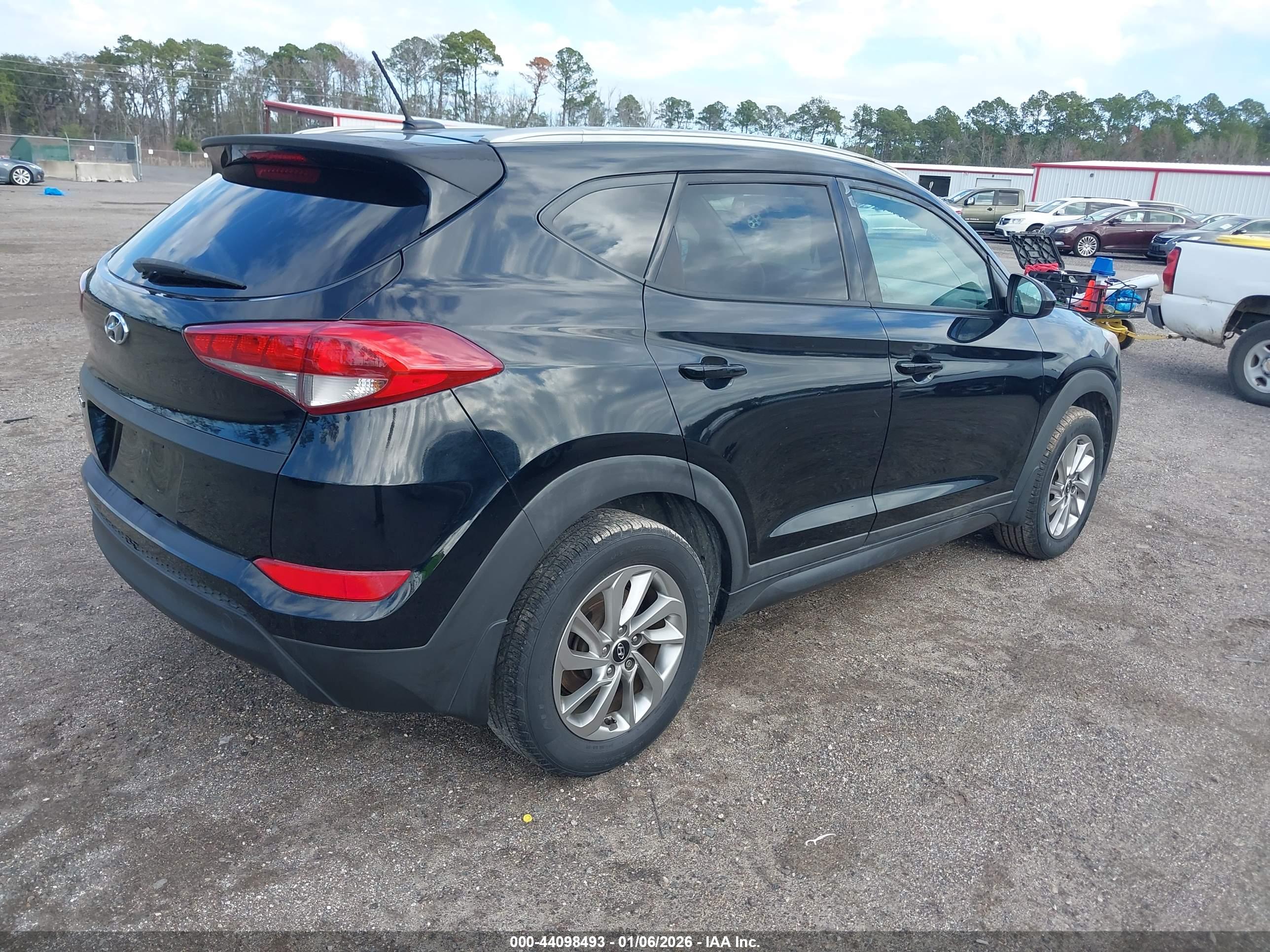 HYUNDAI TUCSON image 4