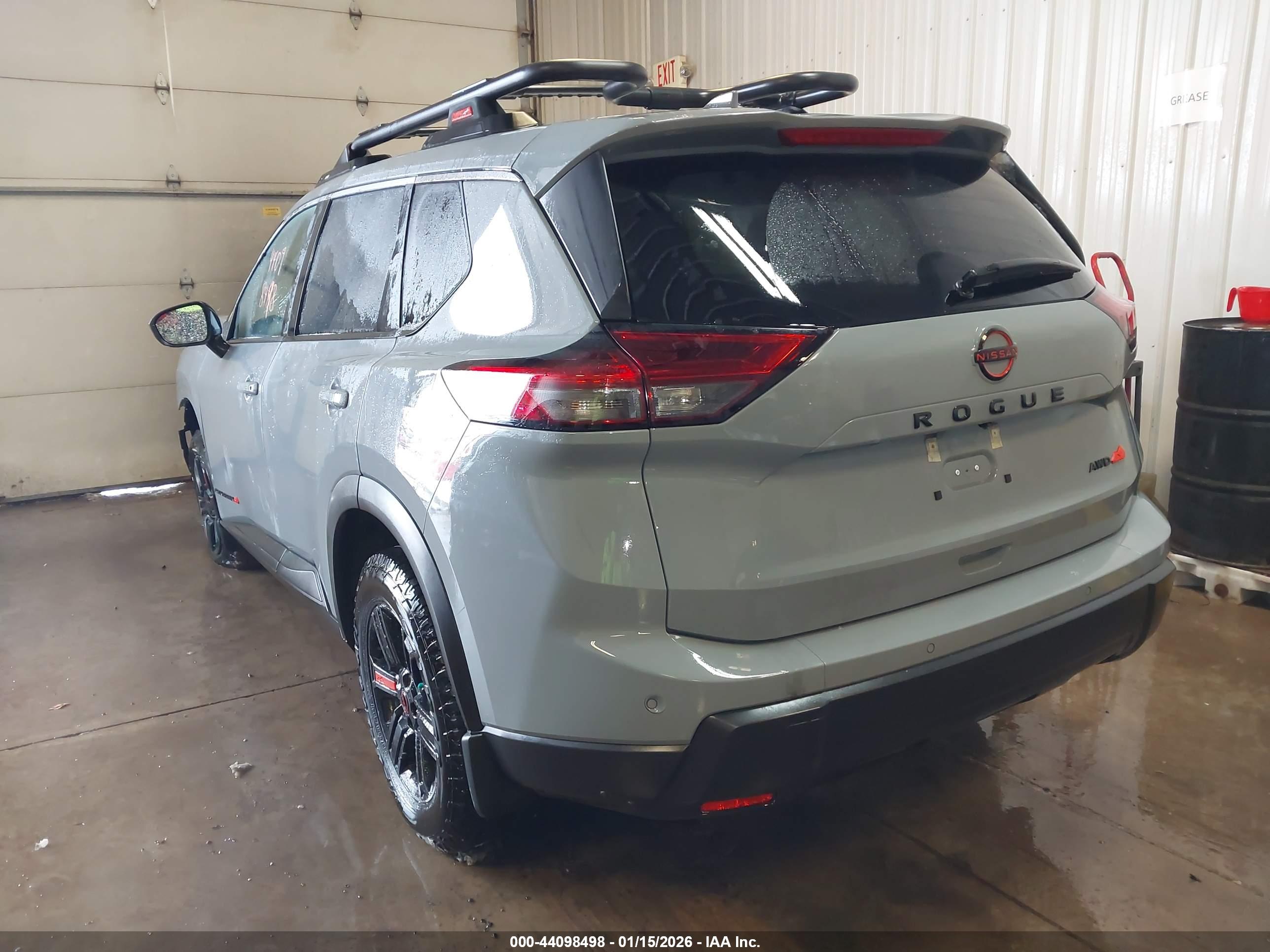 NISSAN ROGUE image 3