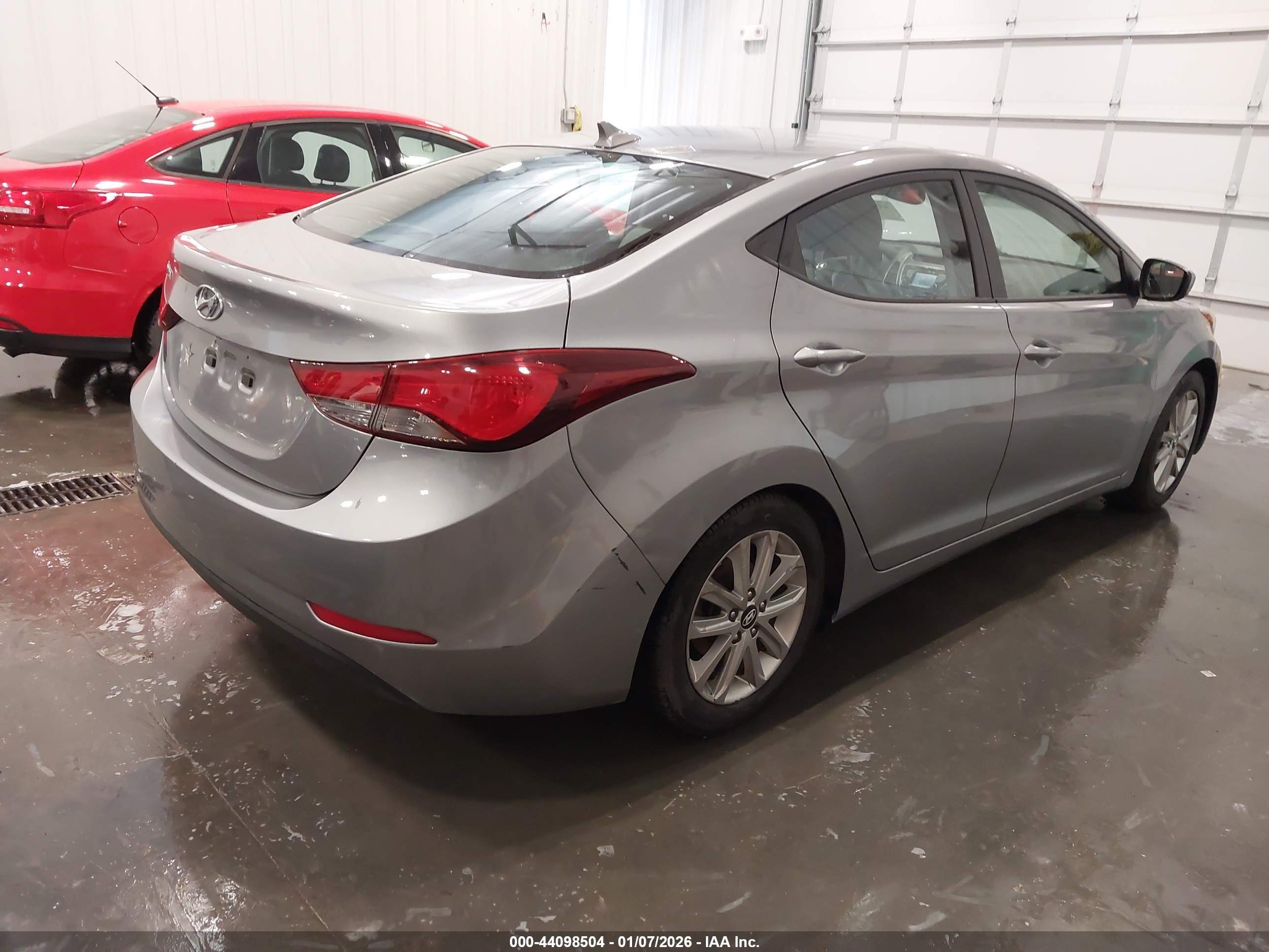 HYUNDAI ELANTRA image 4