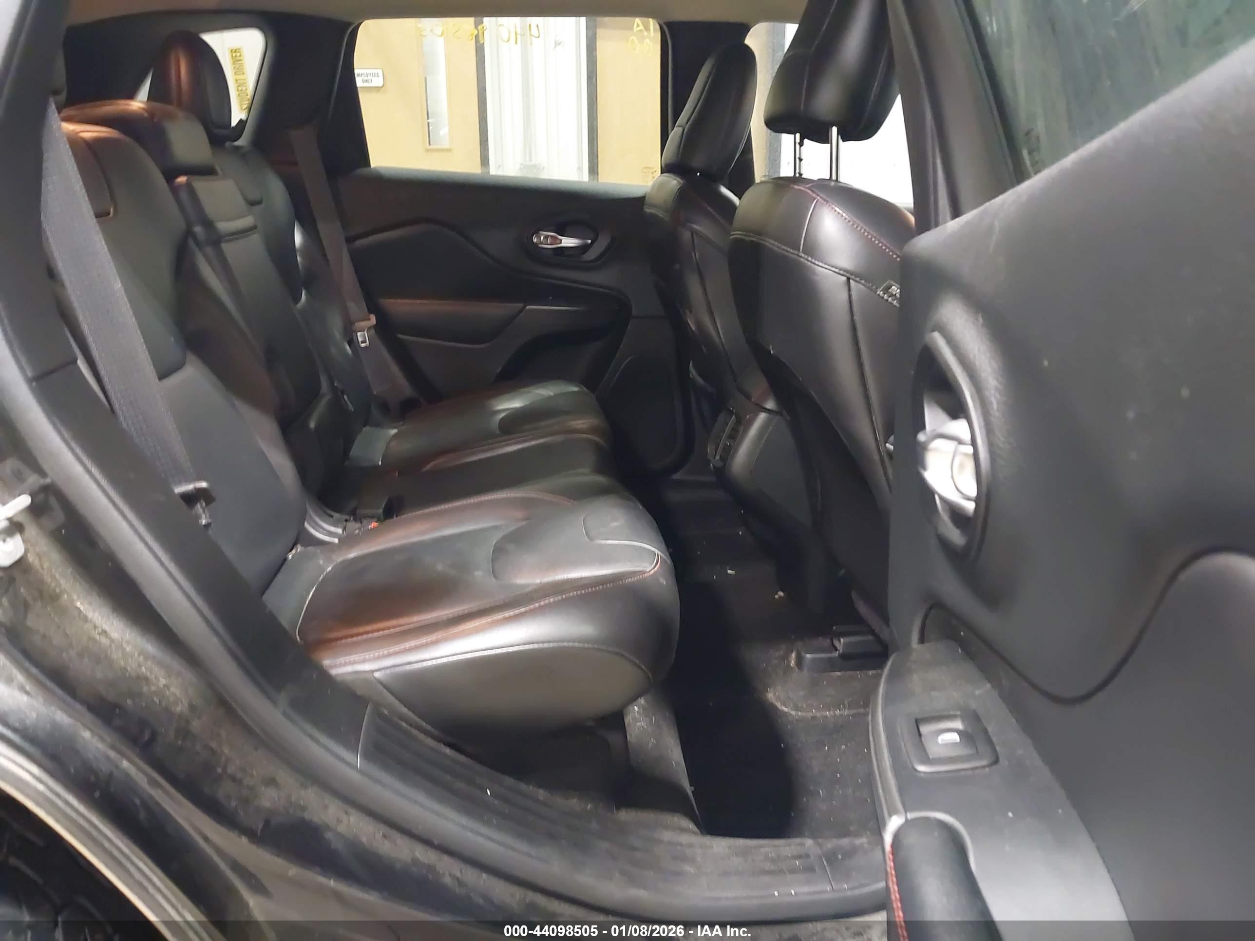 JEEP CHEROKEE image 8