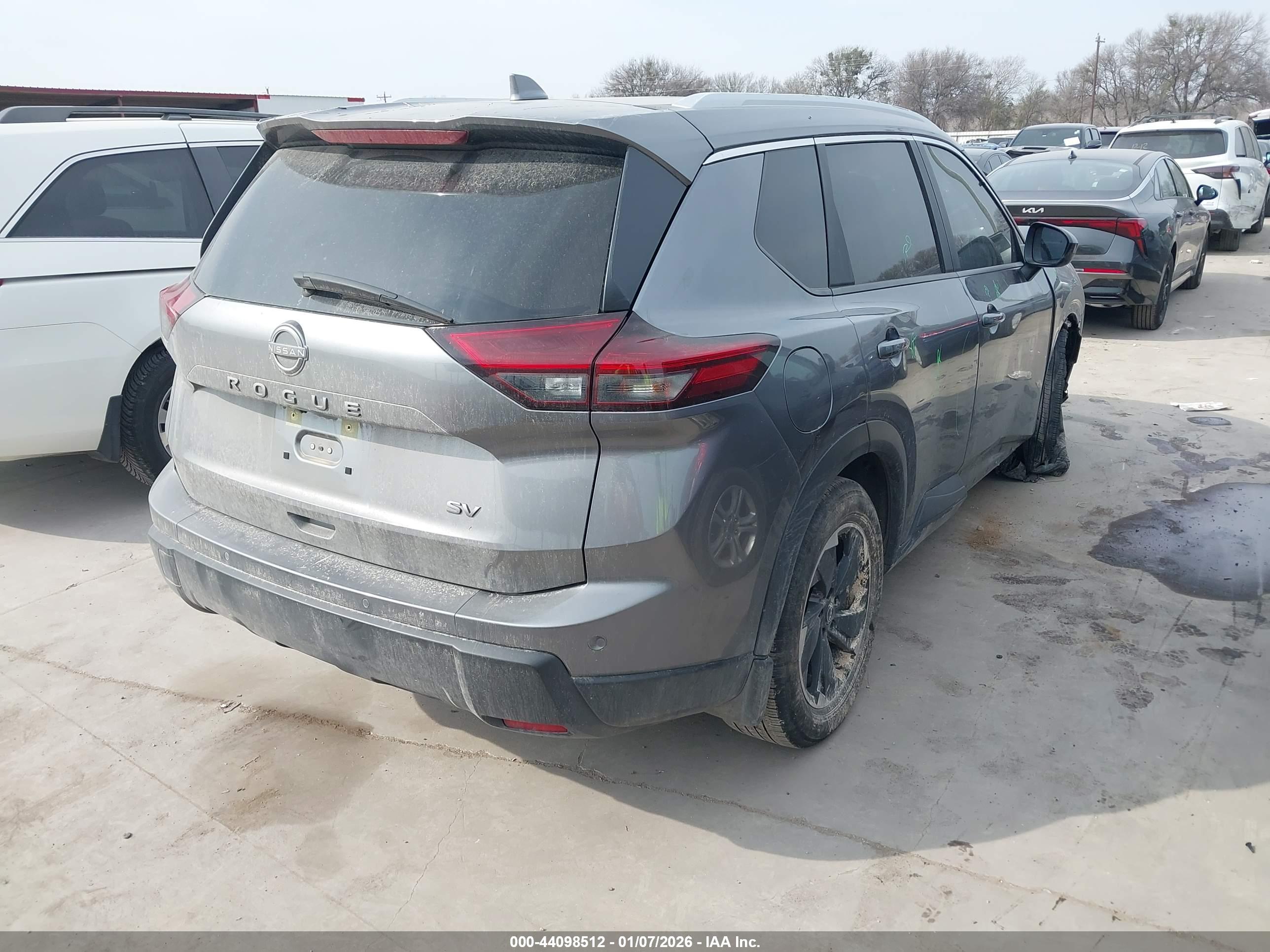 NISSAN ROGUE image 4